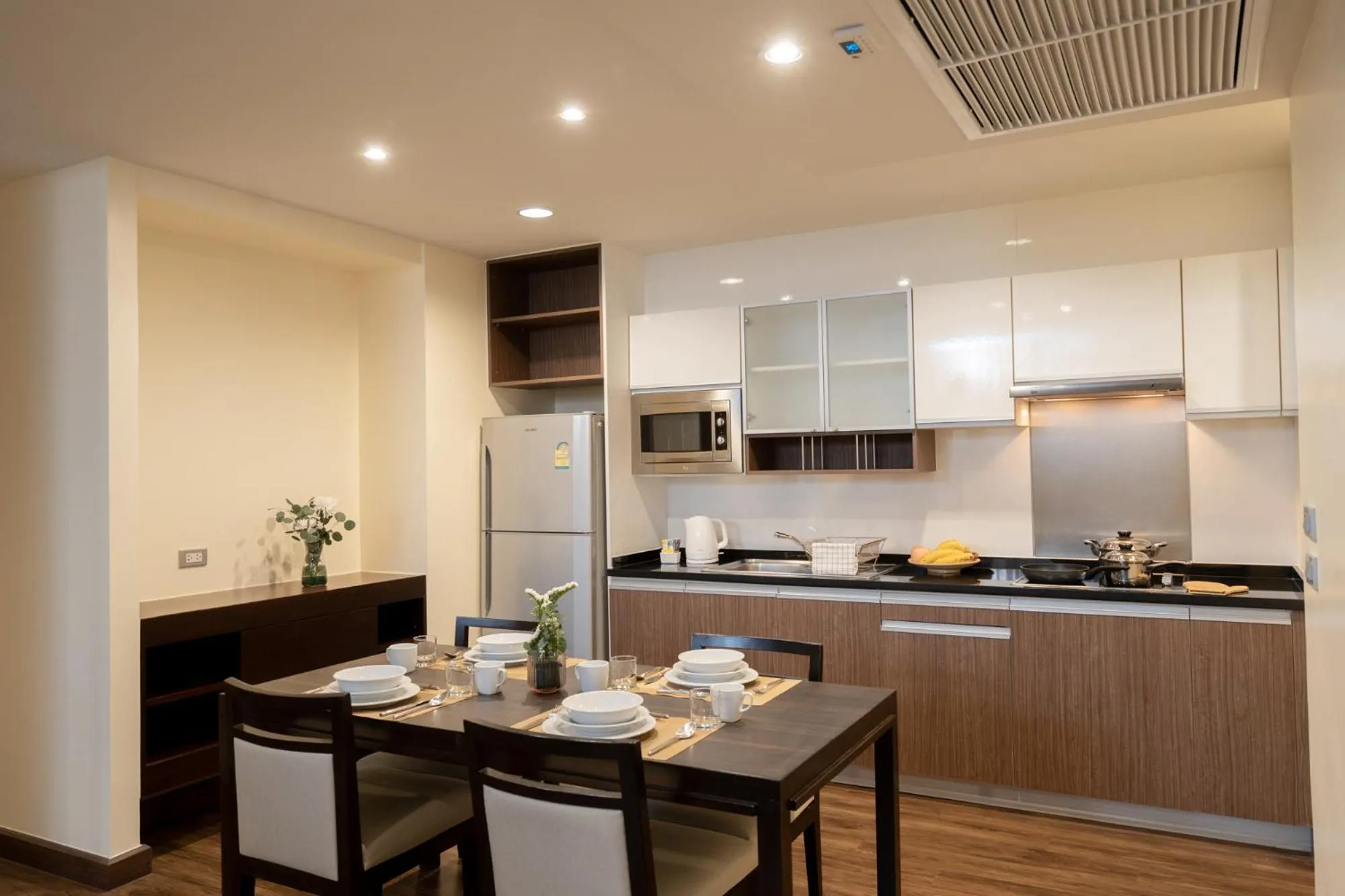 Kitchen or kitchenette in Amanta Hotel & Residence Ratchada