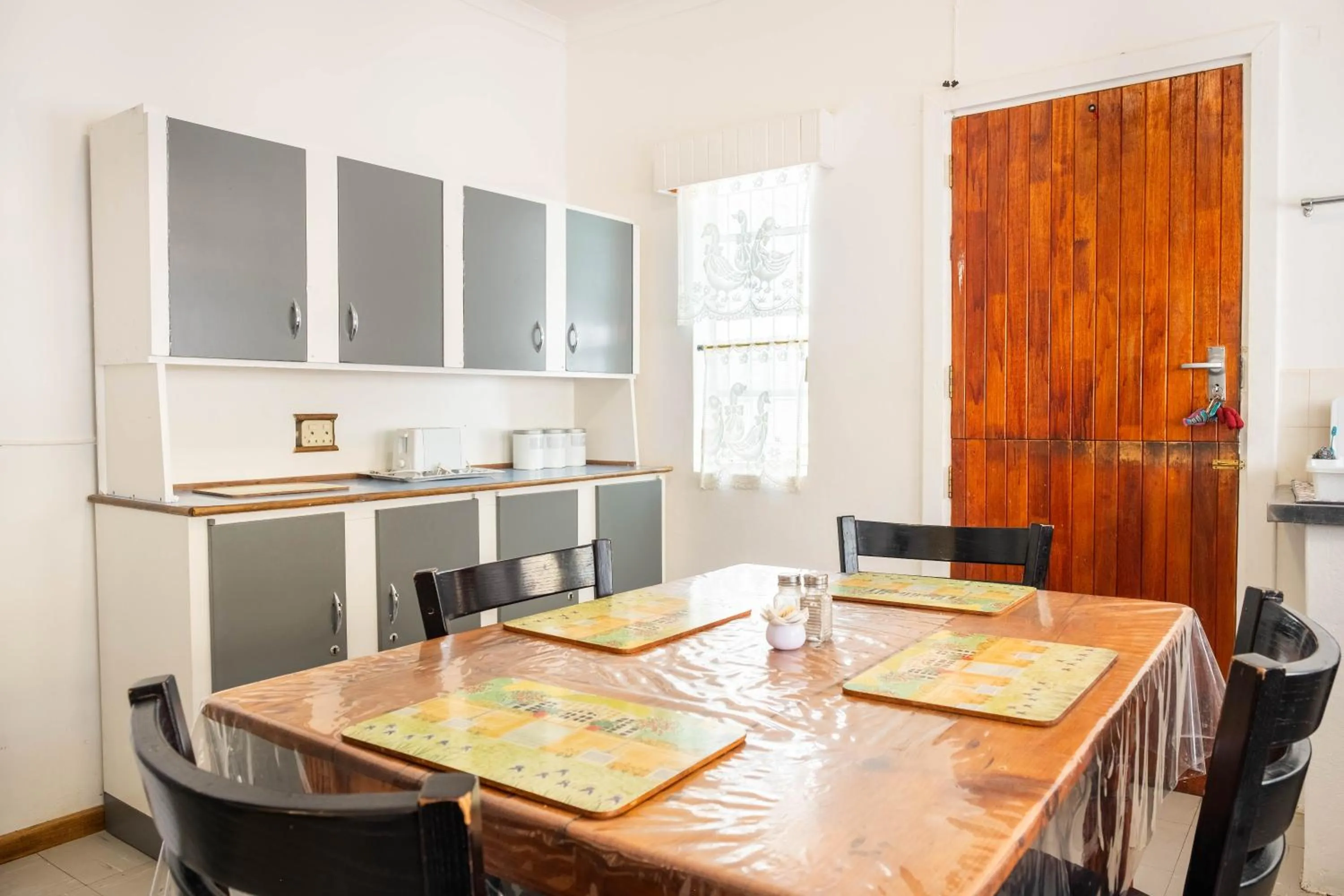 Karoo Ouberg Guest Lodge