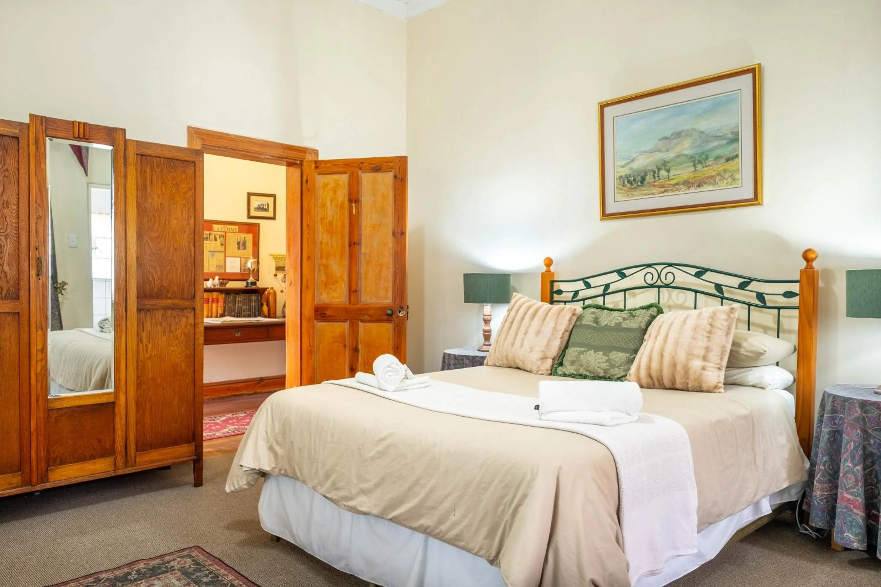 Bed in Karoo Ouberg Guest Lodge