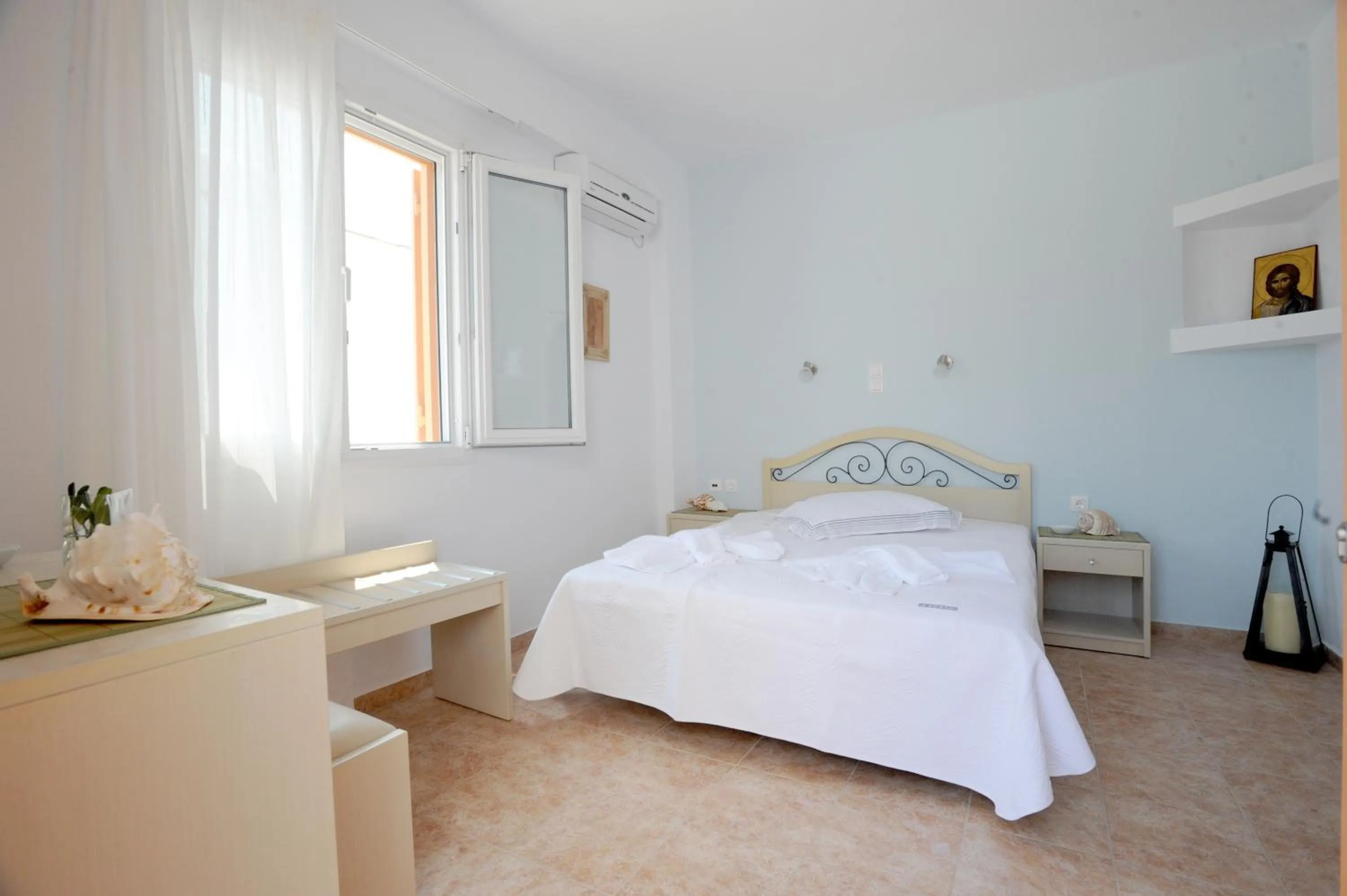 Bed in Aigaio Studios tinos