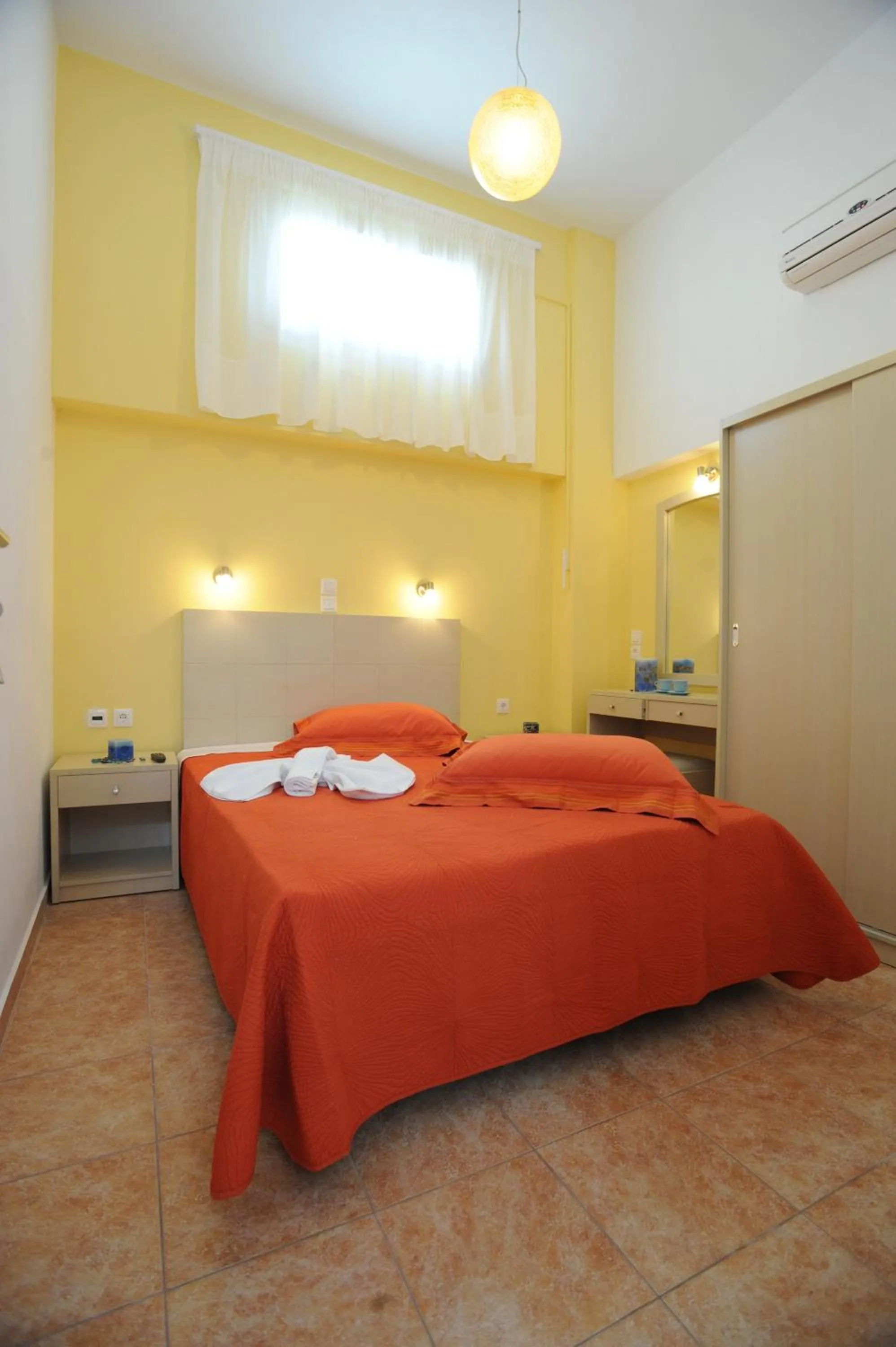 Photo of the whole room, Bed in Aigaio Studios tinos