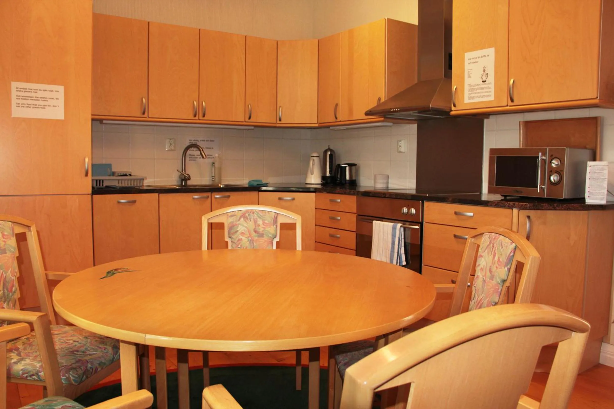 Communal kitchen in Svefi Vandrarhem - Hostel