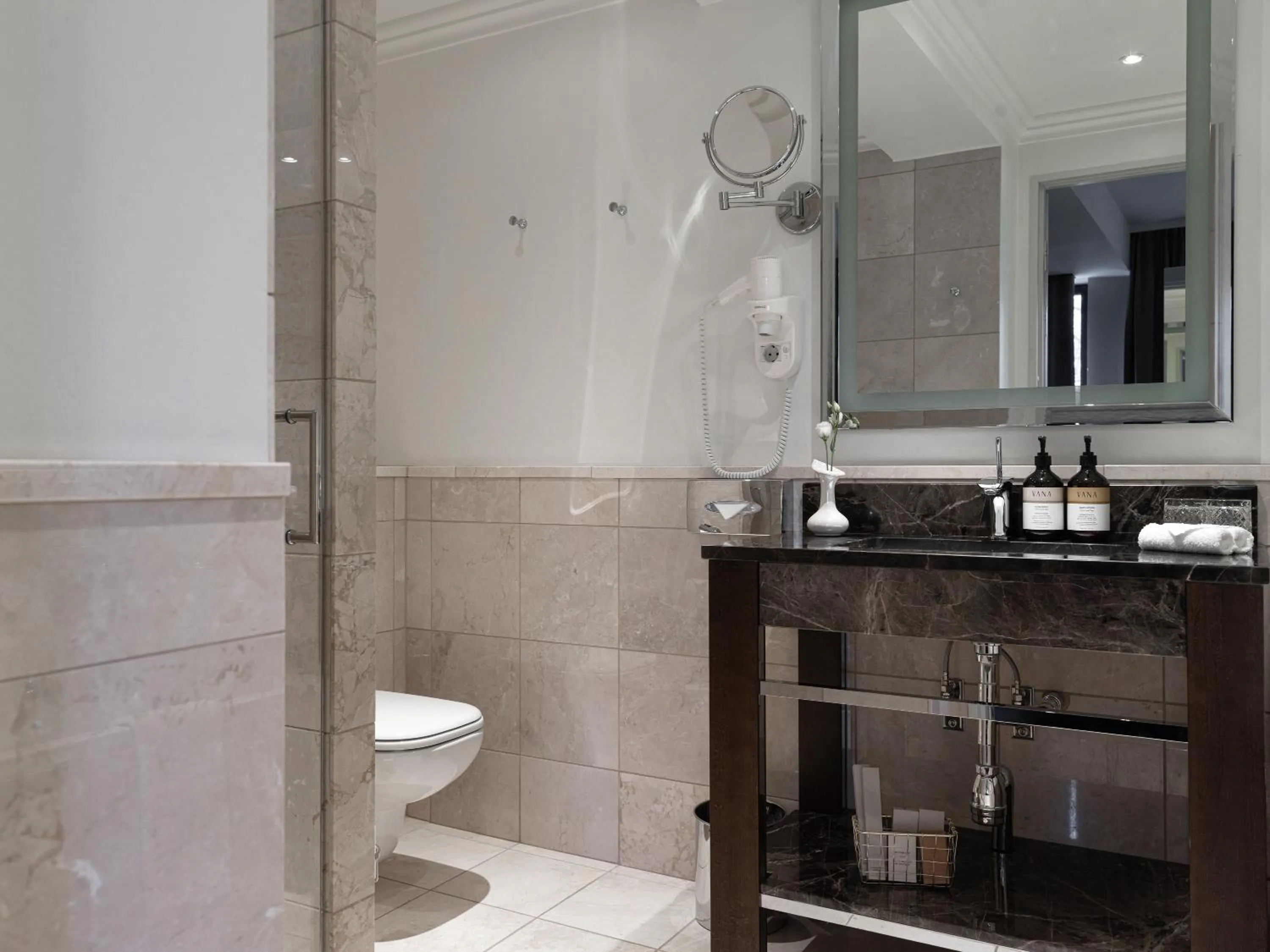 Bathroom in Elite Eden Park Hotel