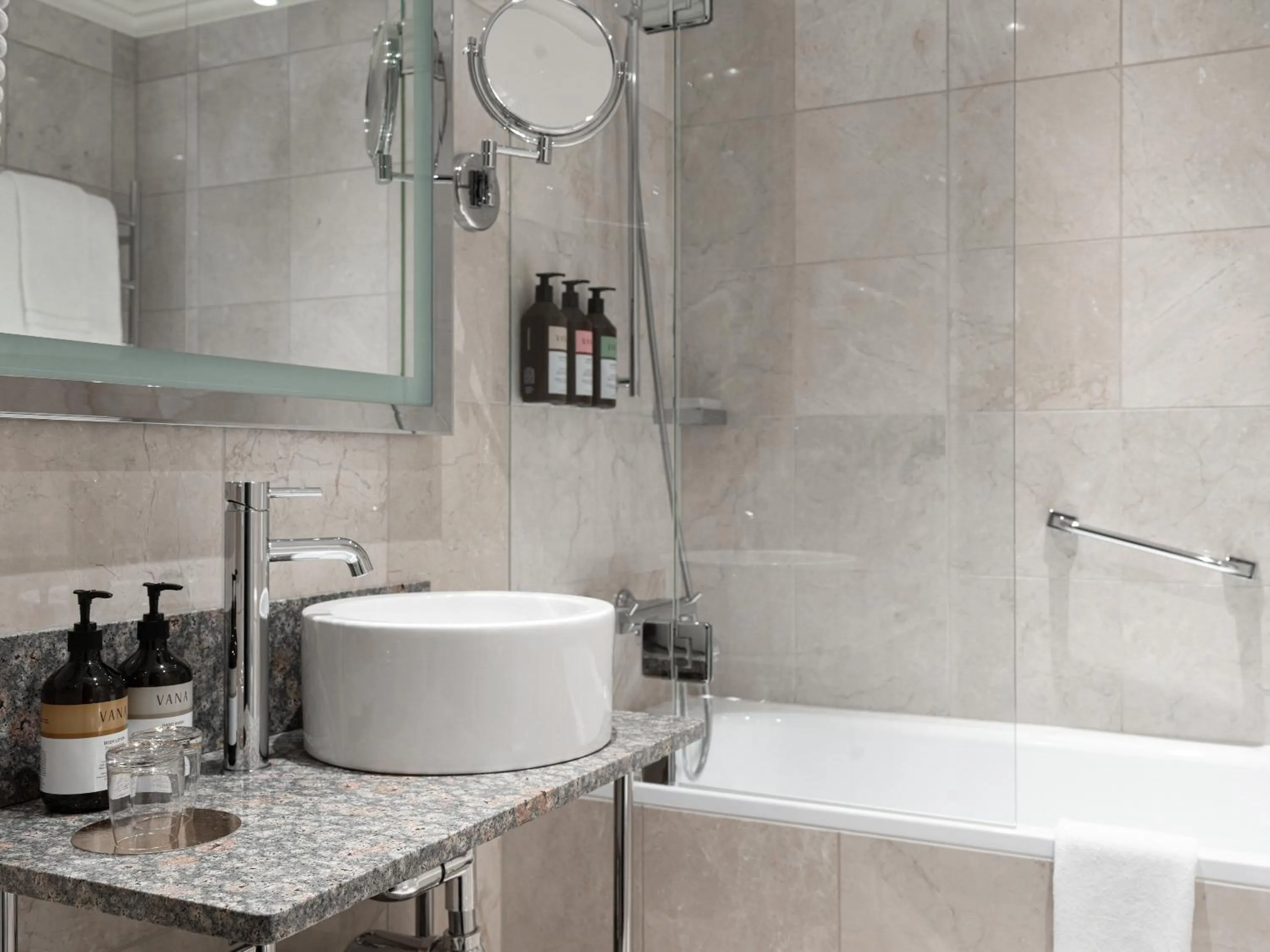 Bathroom in Elite Eden Park Hotel