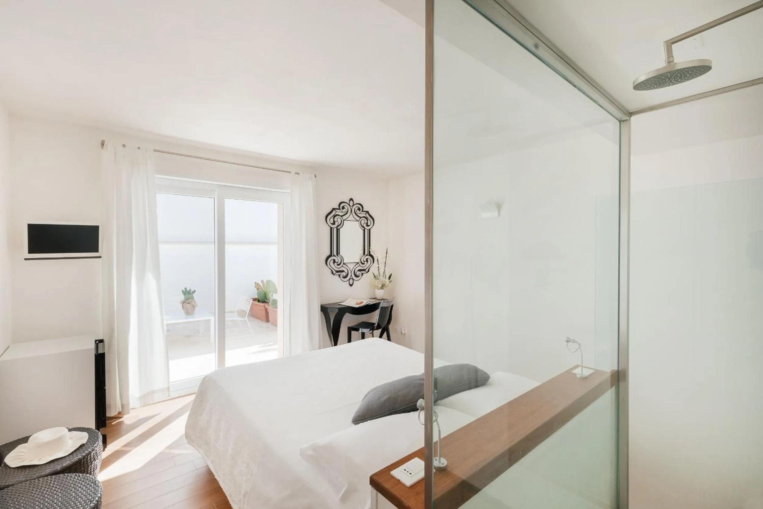 Bed in Beauty Beach Villa