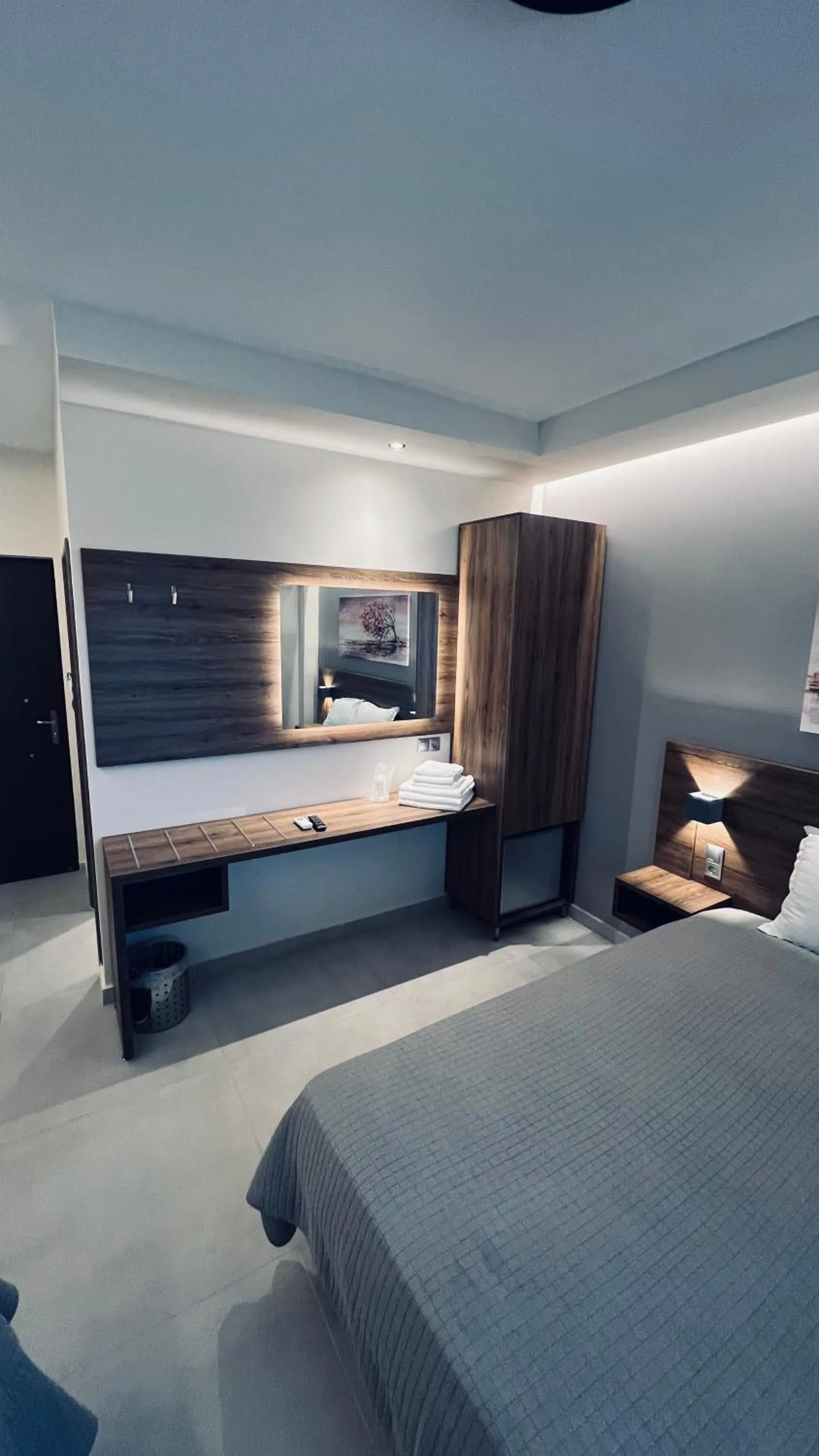 Photo of the whole room, Bed in Sunset Hotel