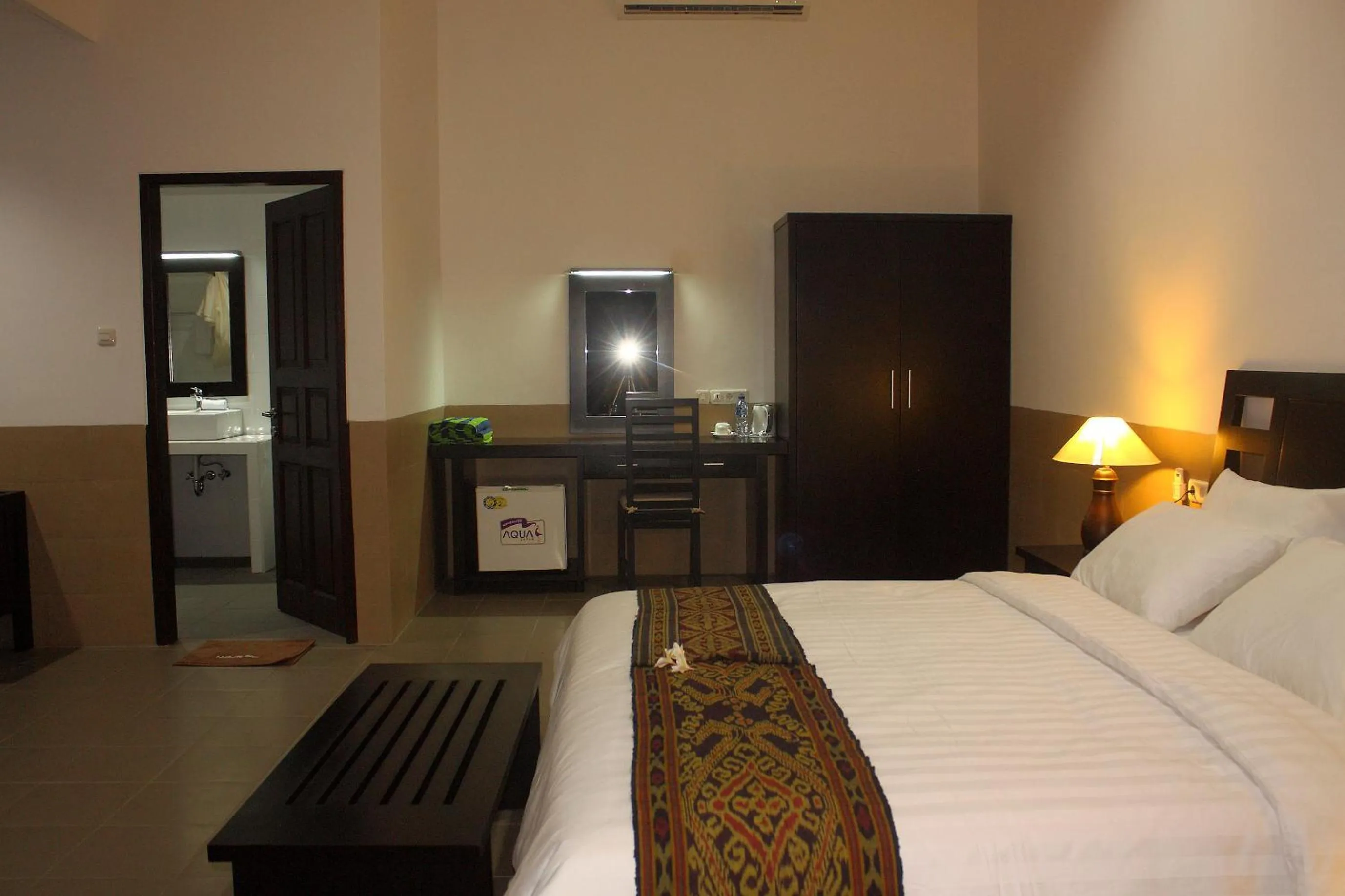 Photo of the whole room, Bed in Tulamben Dive Resort