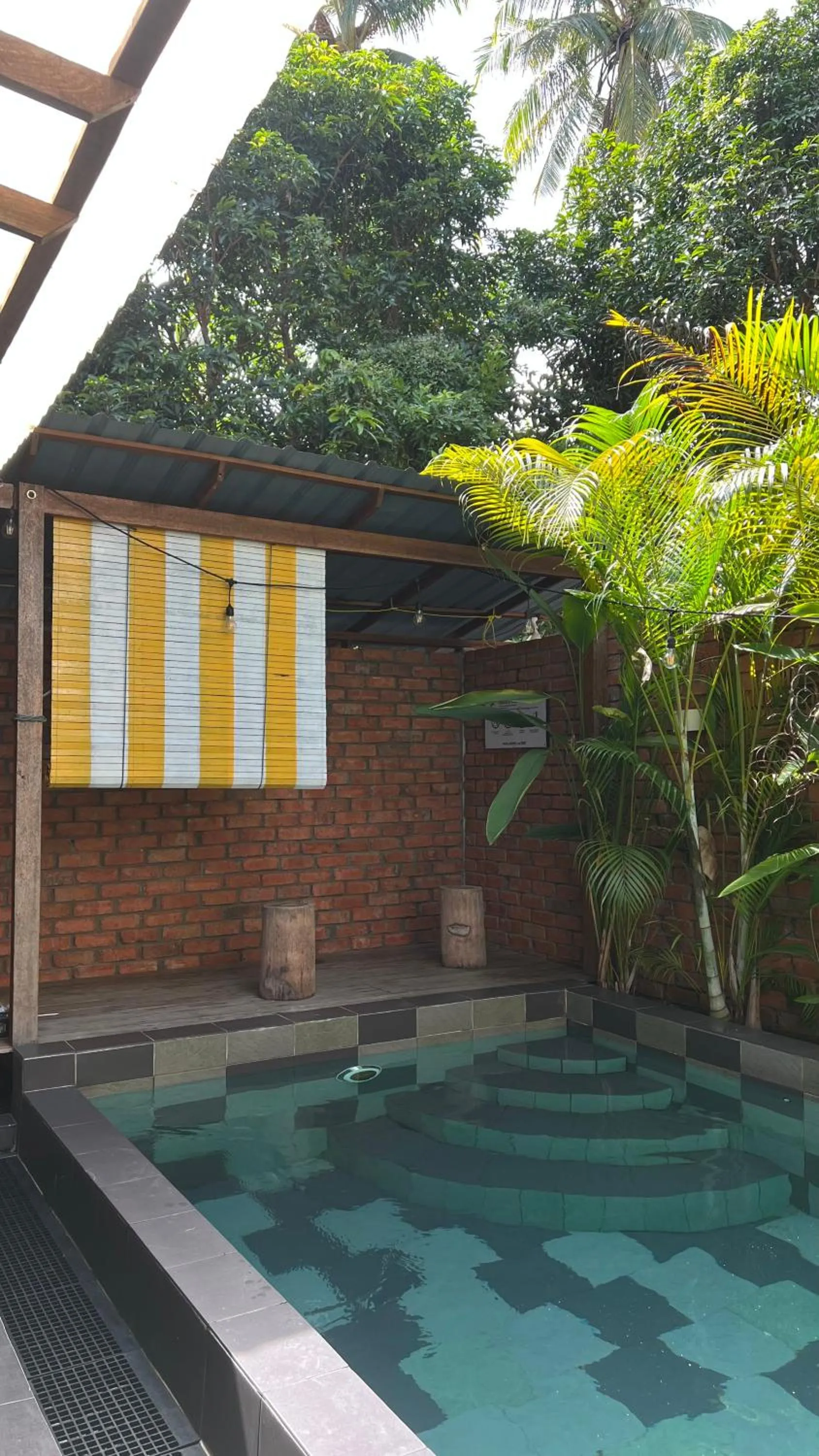 Kutum's Wooden House - Private Pool, Breakfast & Cafe
