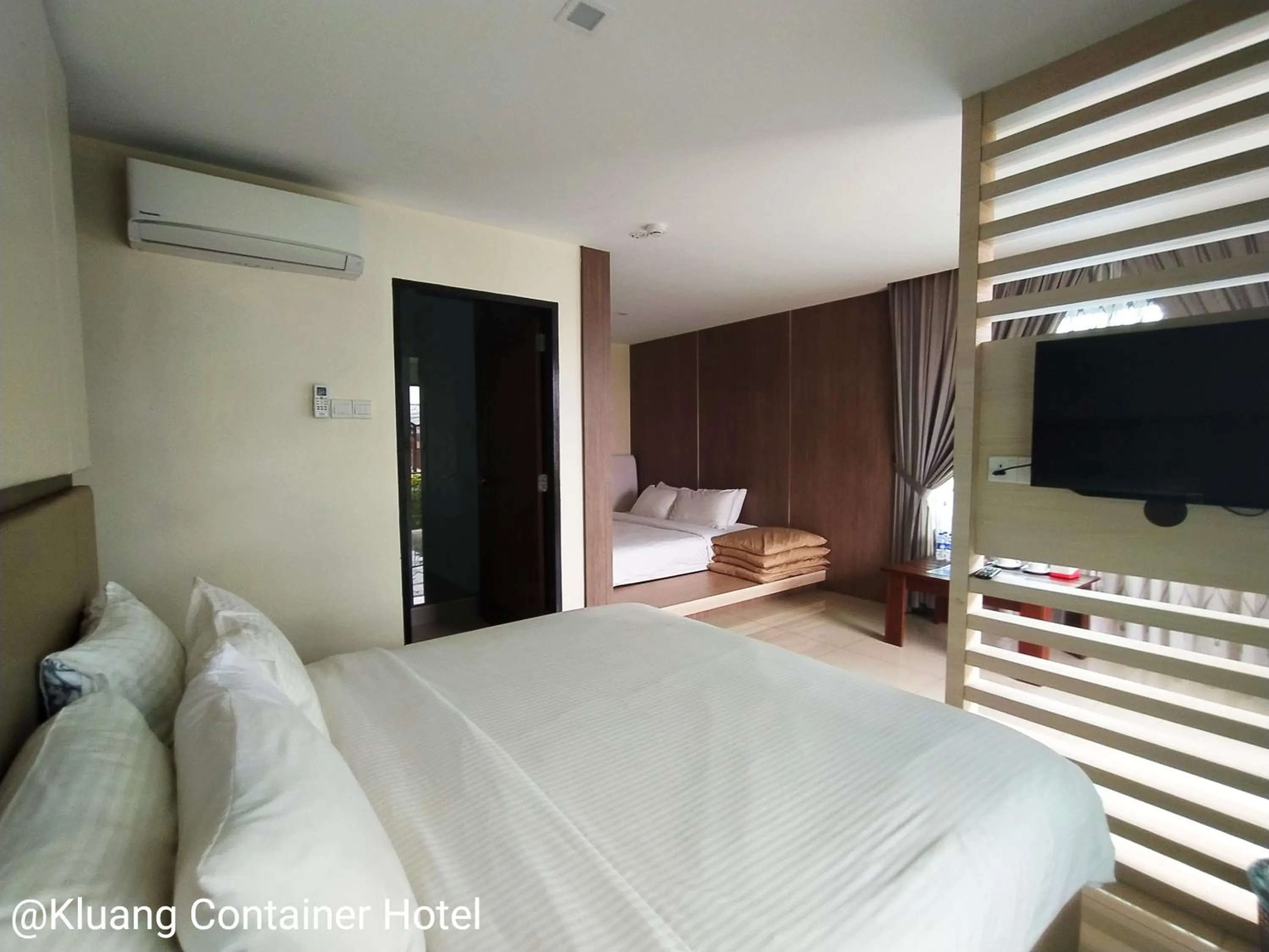 Bed in Kluang Container Swimming Pool Hotel