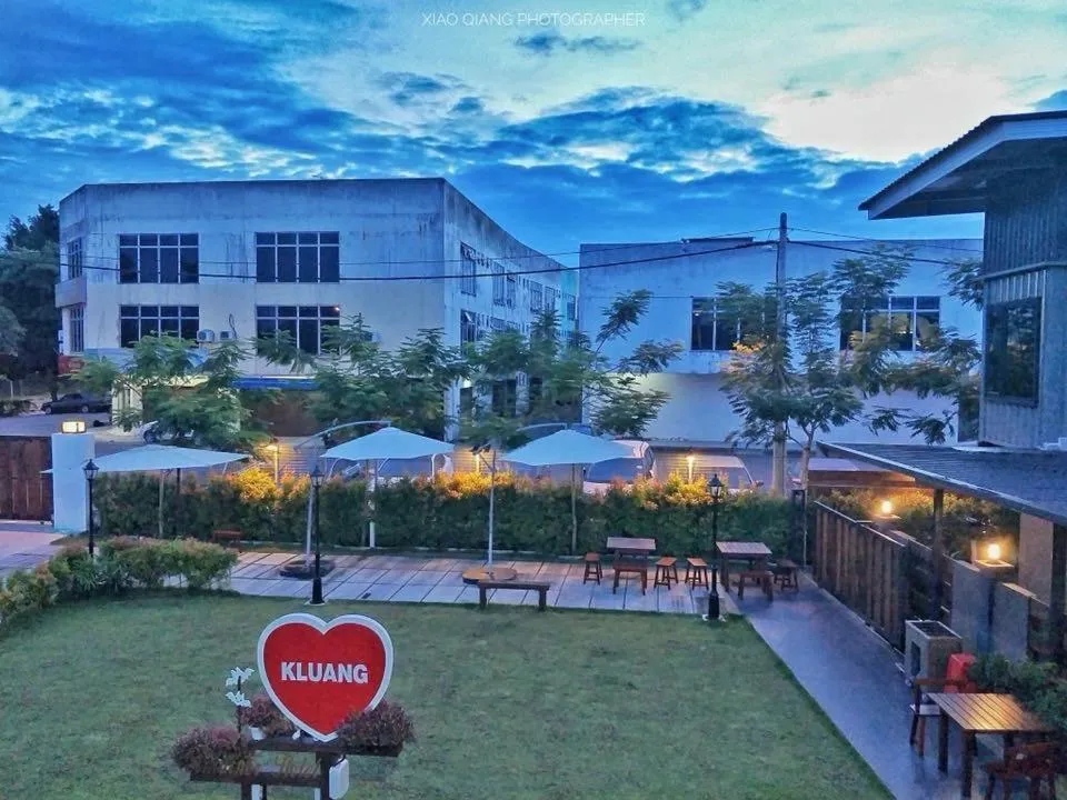 Property building in Kluang Container Swimming Pool Hotel