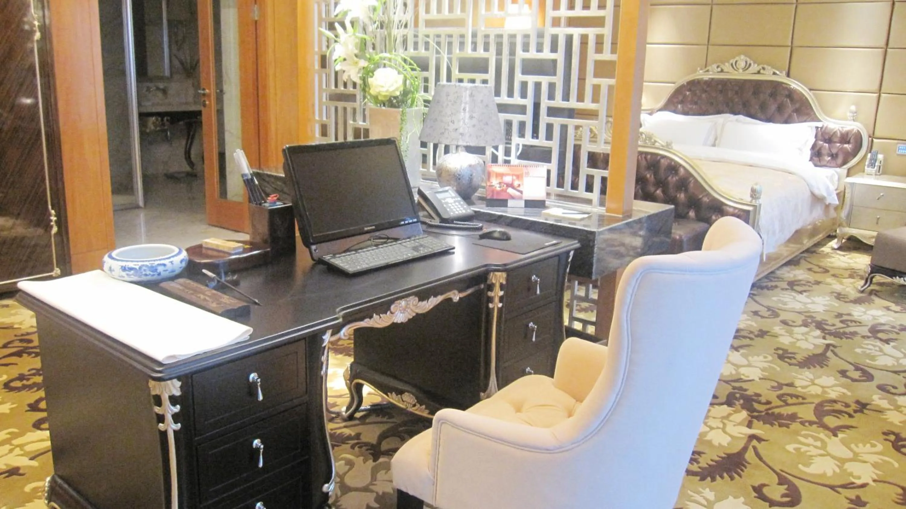 Seating area in Glarun Jinling Hotel