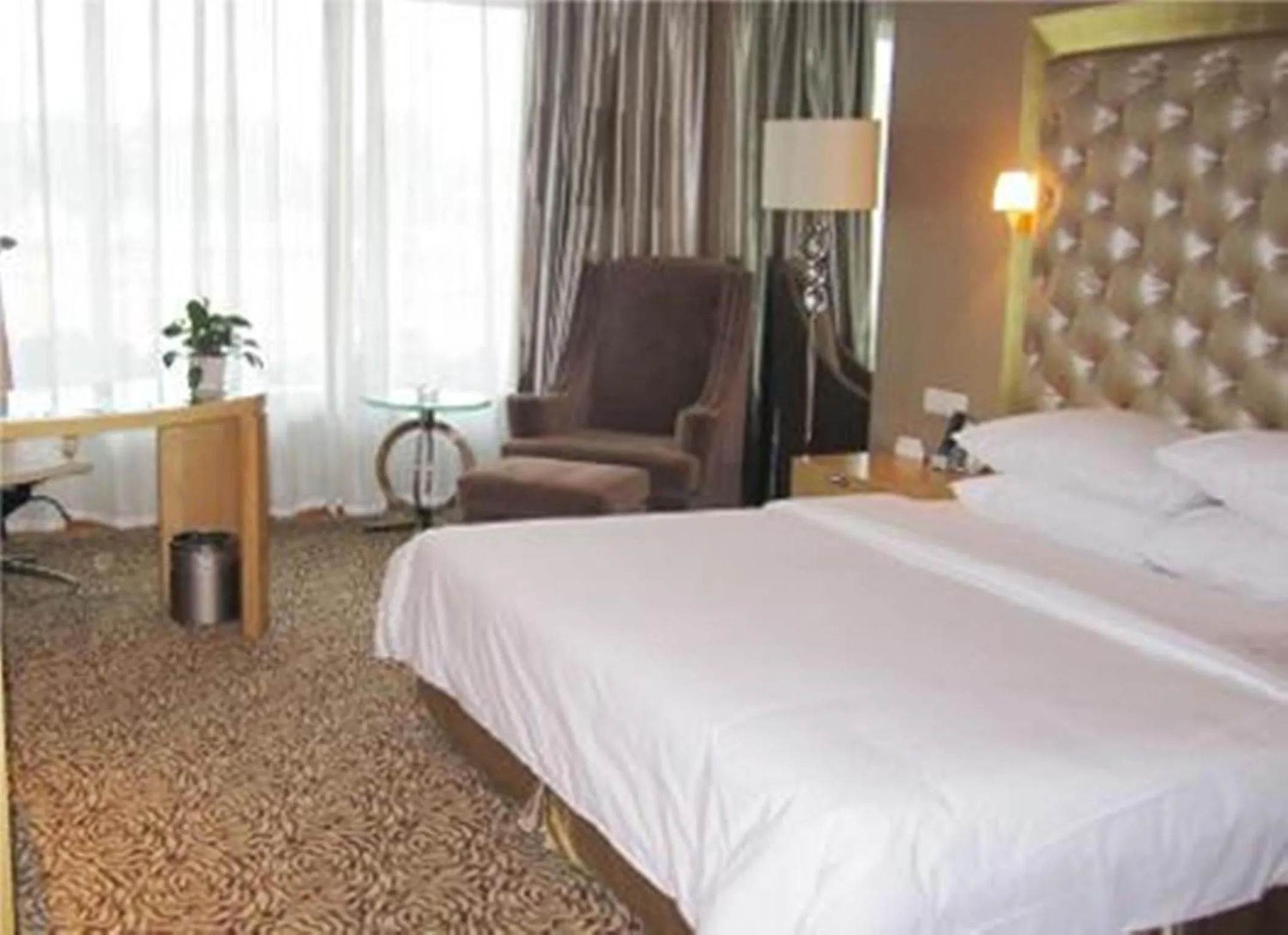 Bedroom, Bed in Glarun Jinling Hotel