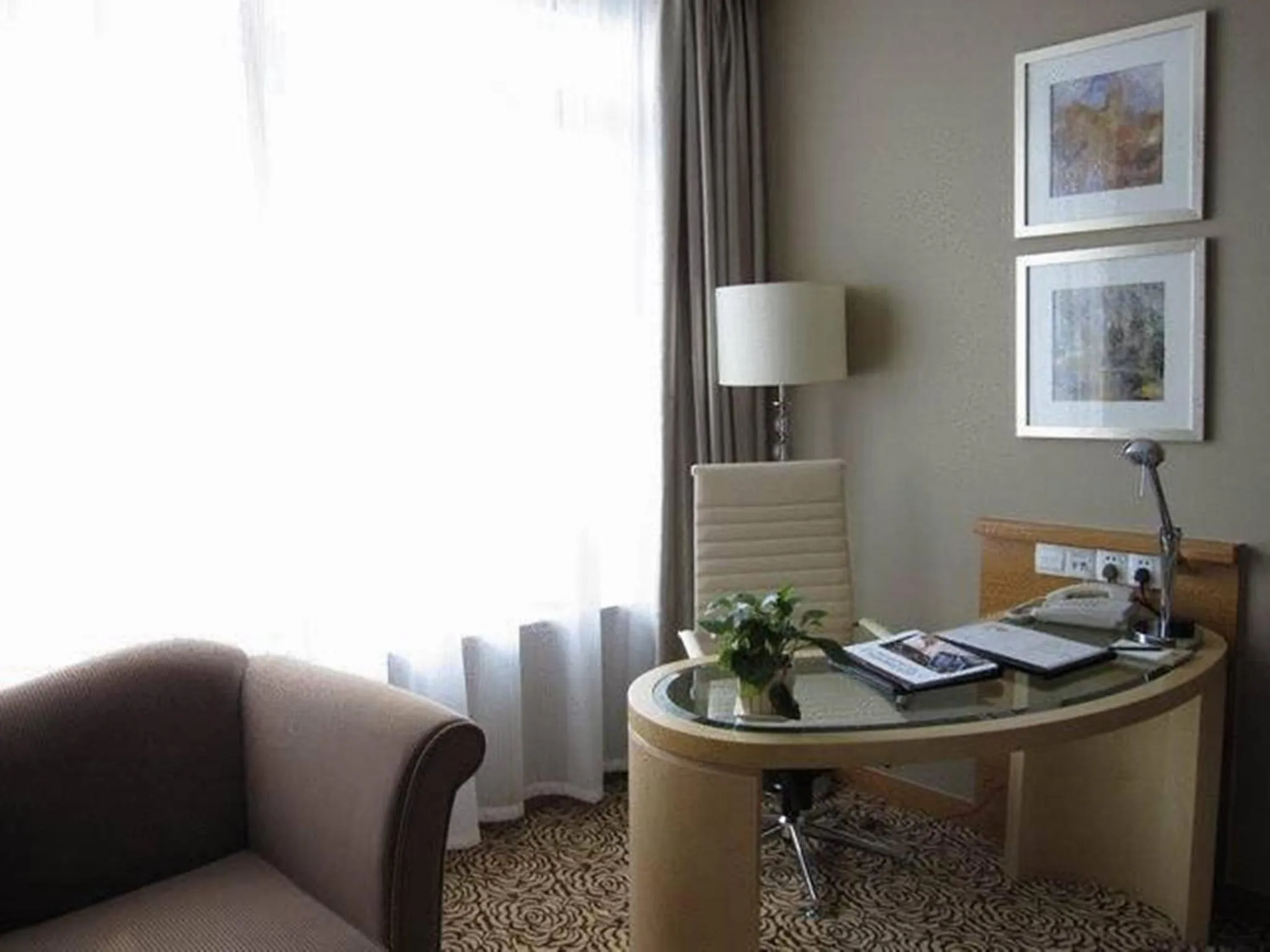 Seating area in Glarun Jinling Hotel