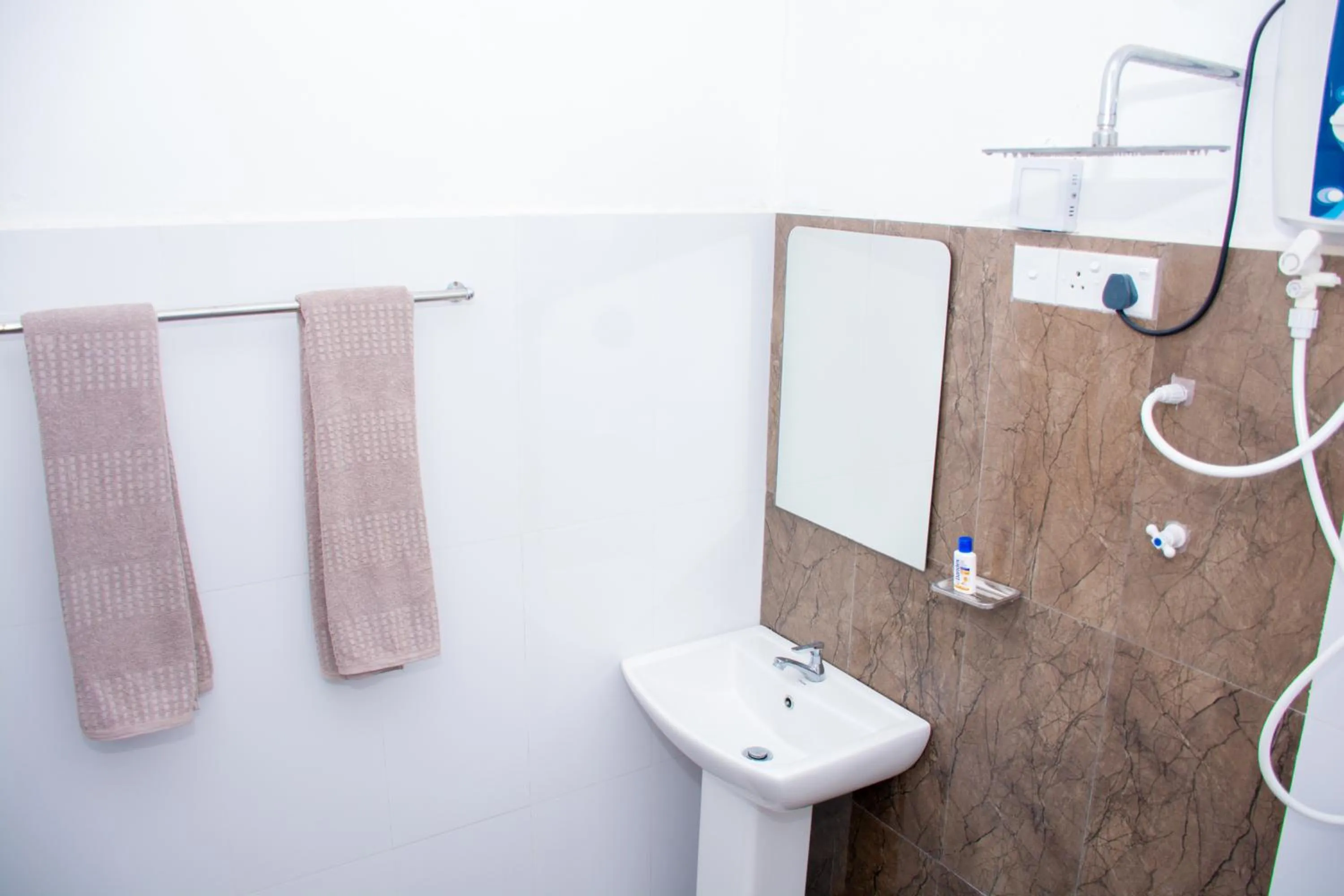 Shower in Turtle Paradise