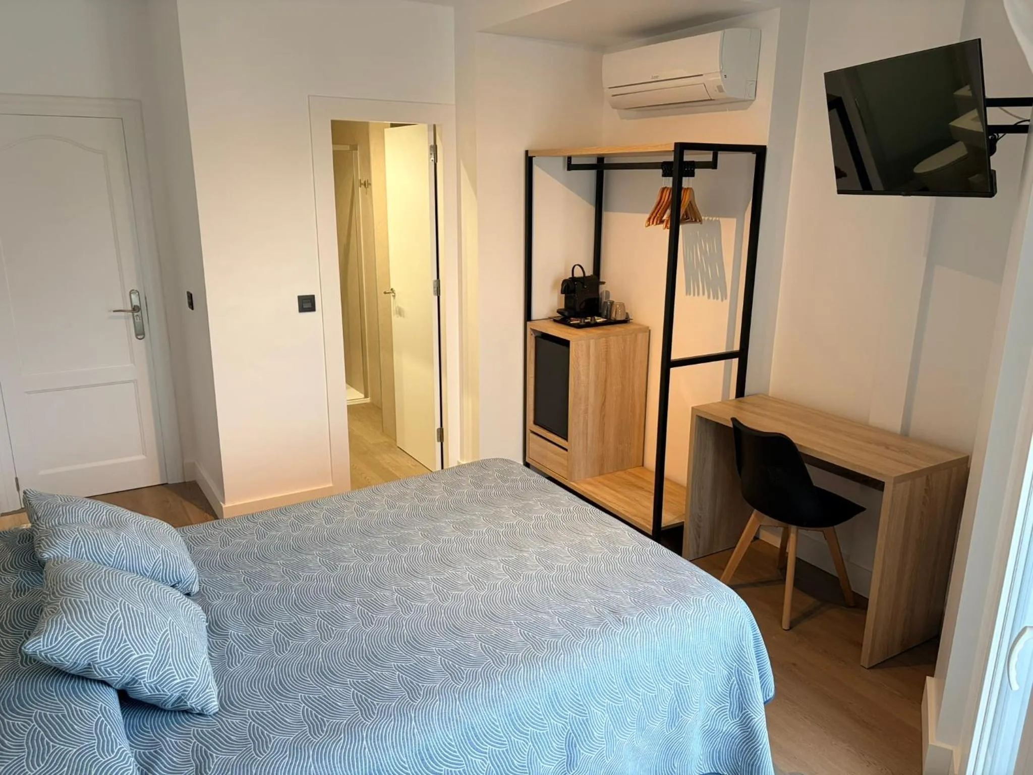 Bedroom, Bed in Hostal Juan Carlos