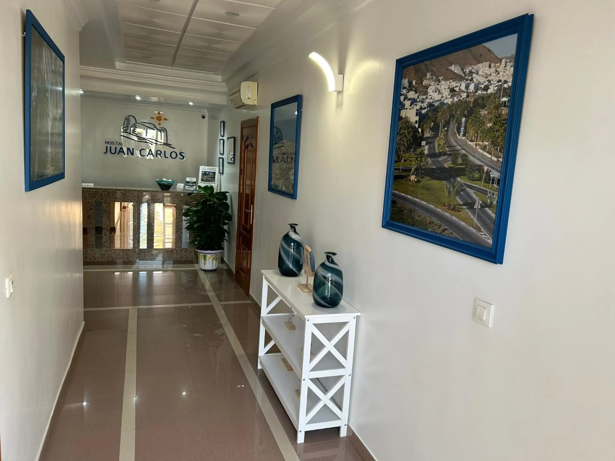 Lobby or reception in Hostal Juan Carlos