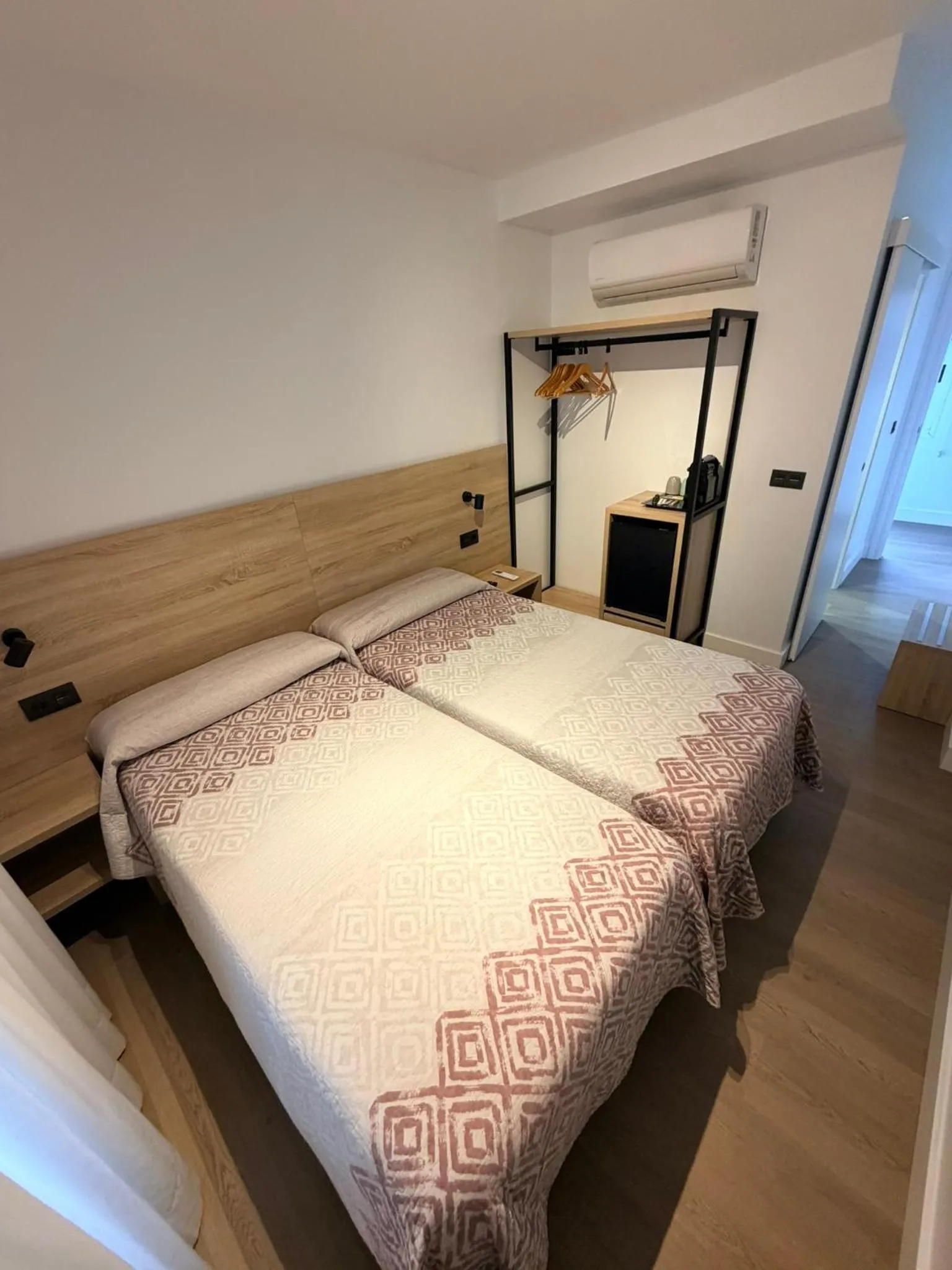 Bedroom, Bed in Hostal Juan Carlos