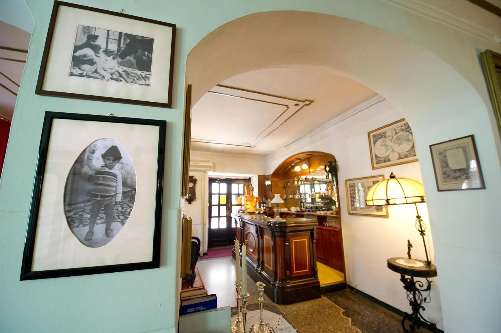 Decorative detail in Albergo Cavallino