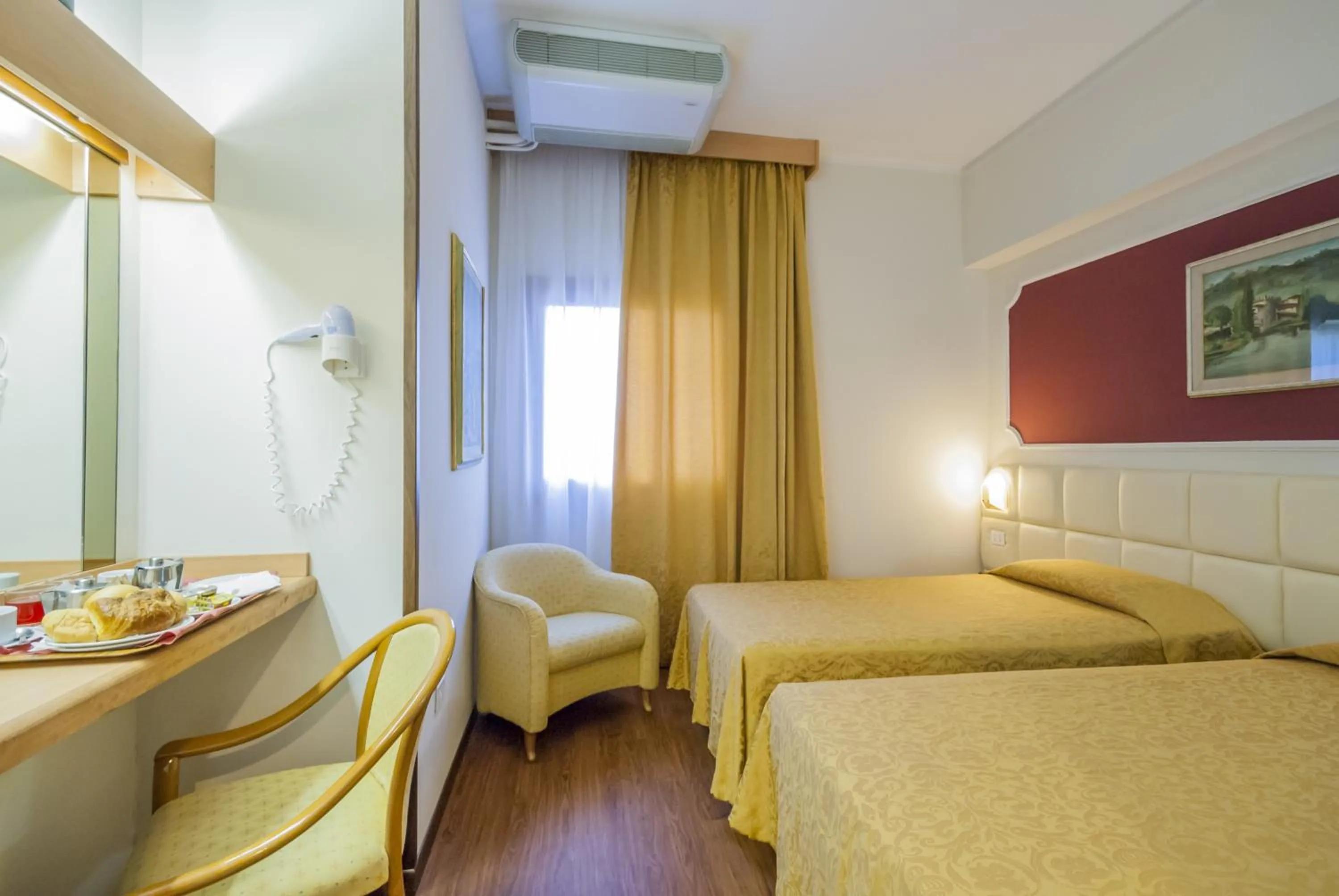 Bedroom in Hotel Delta Florence