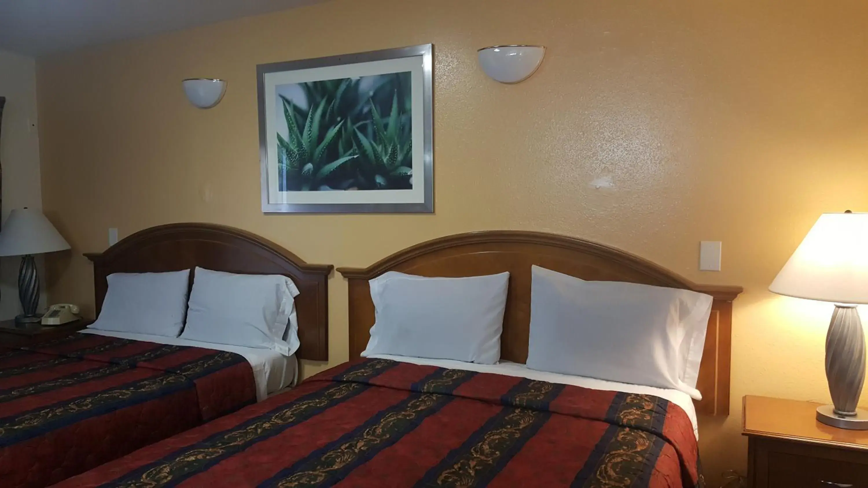 Bed in Flamingo Inn Long Beach Bed in Flamingo Inn Long Beach