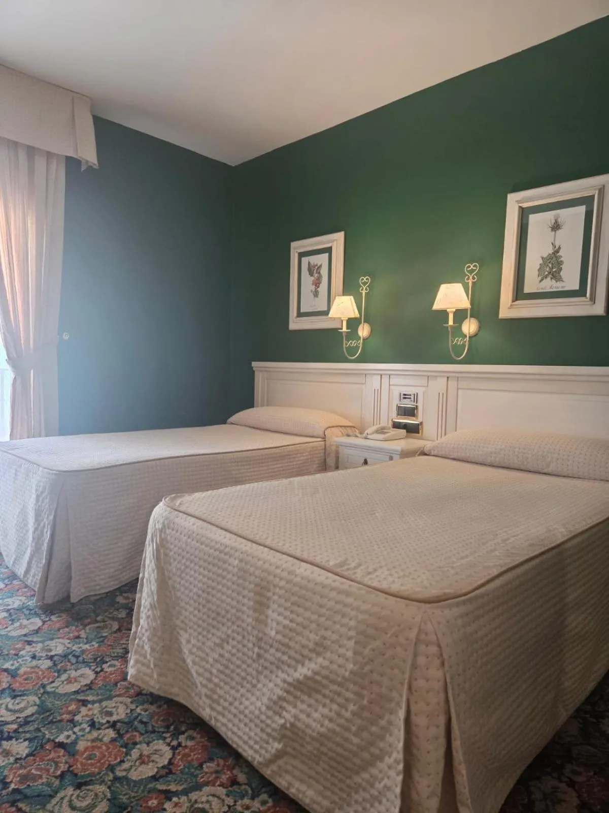 Bed in Hotel Leonor Mirón