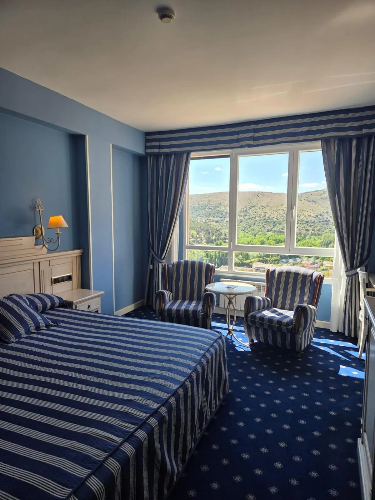 Bed in Hotel Leonor Mirón