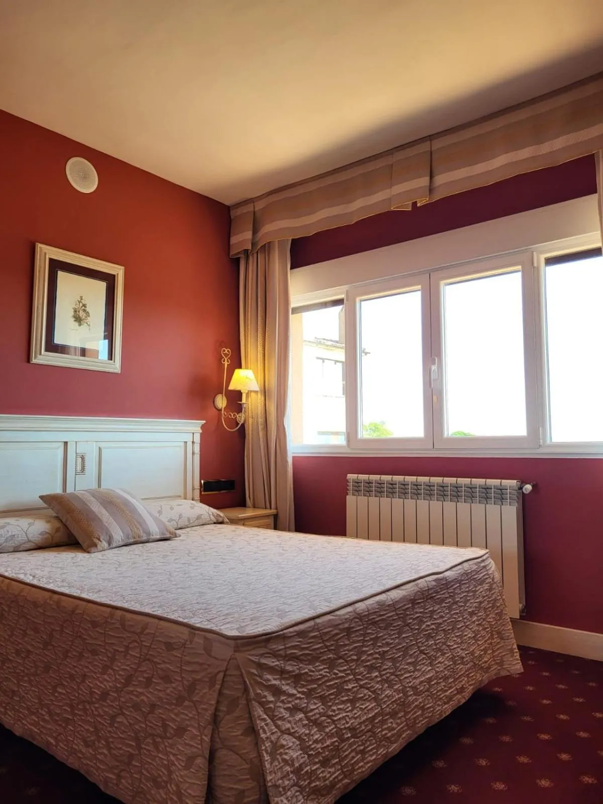 Bed in Hotel Leonor Mirón