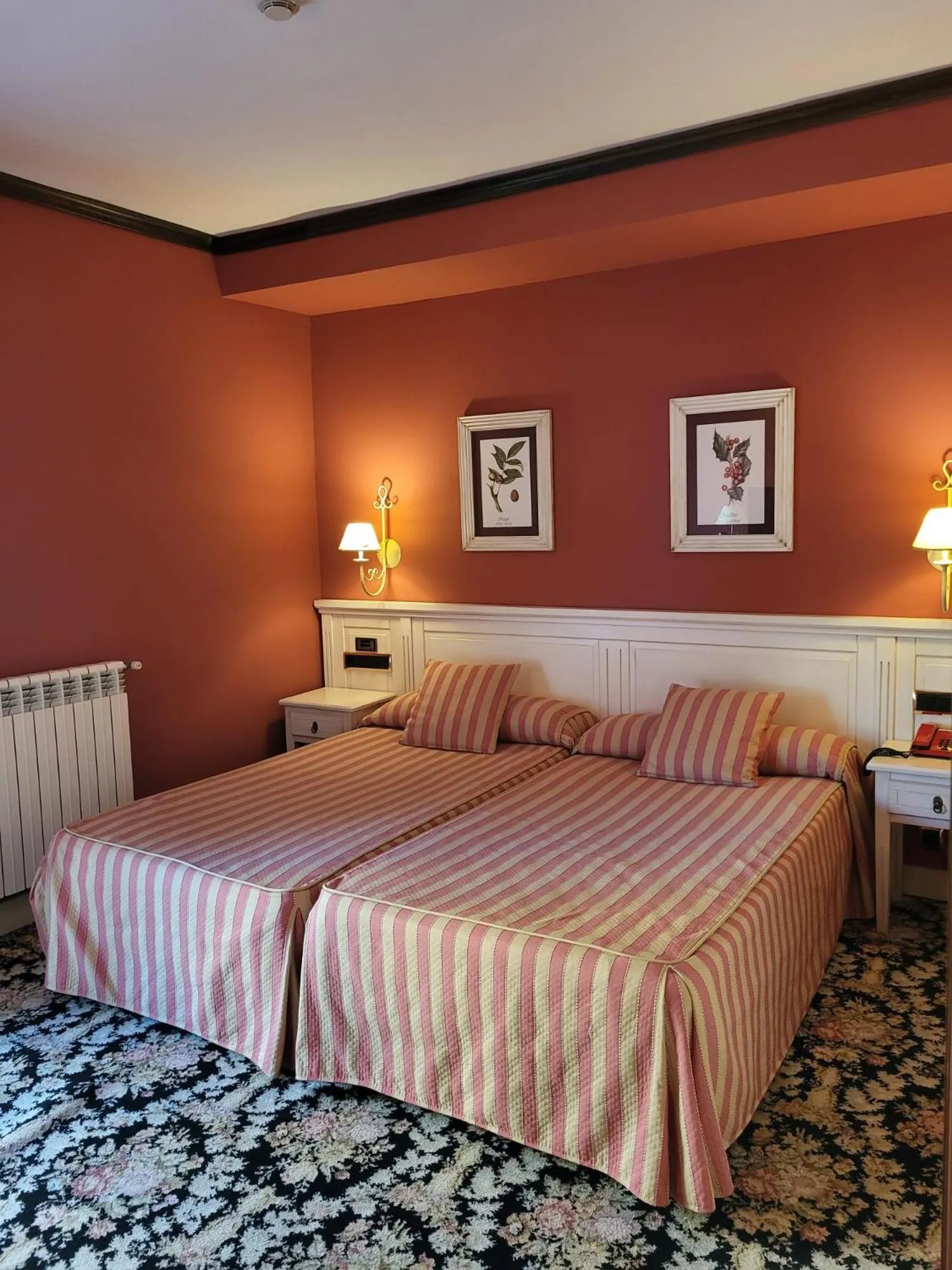 Bed in Hotel Leonor Mirón