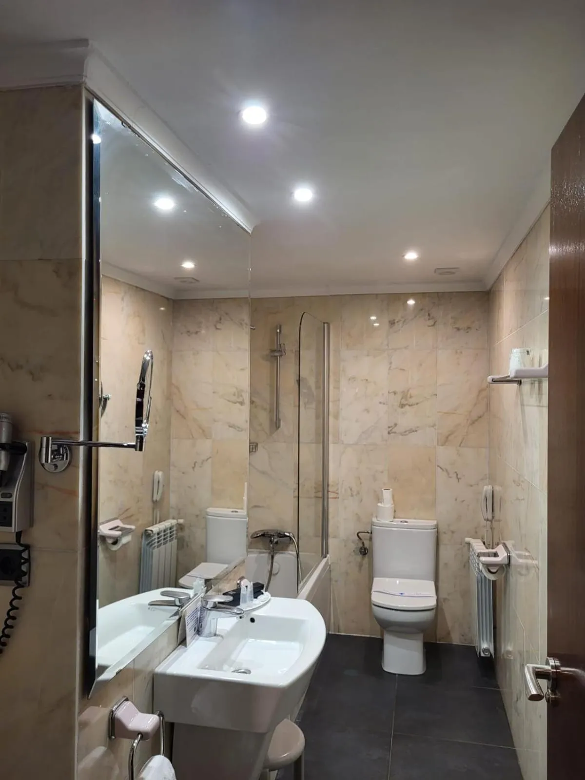 Hot Tub in Hotel Leonor Mirón