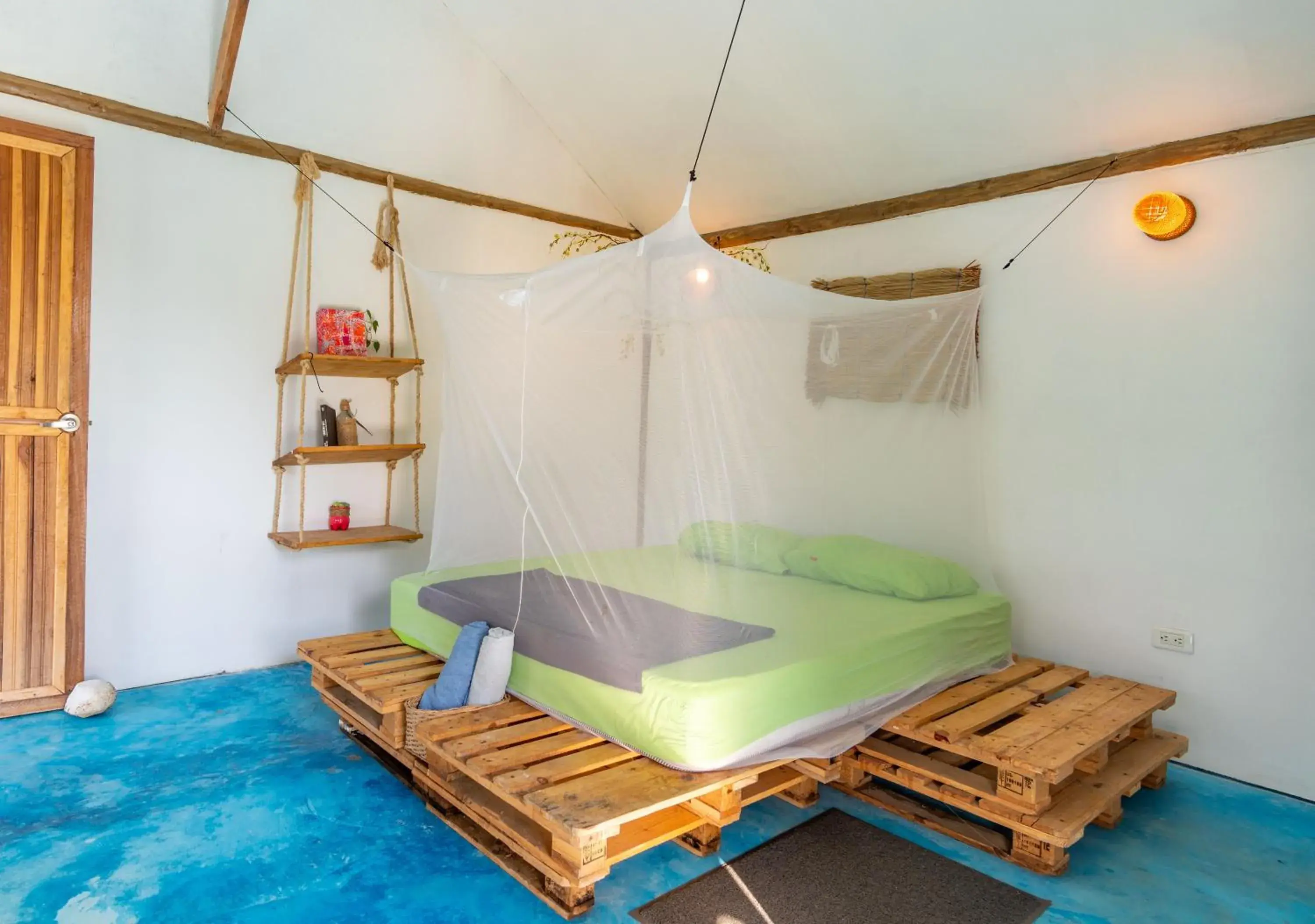 Deluxe Double Room with Balcony - single occupancy in El Zoo Hostel, Bar & Pool Deluxe Double Room with Balcony - single occupancy in El Zoo Hostel, Bar & Pool