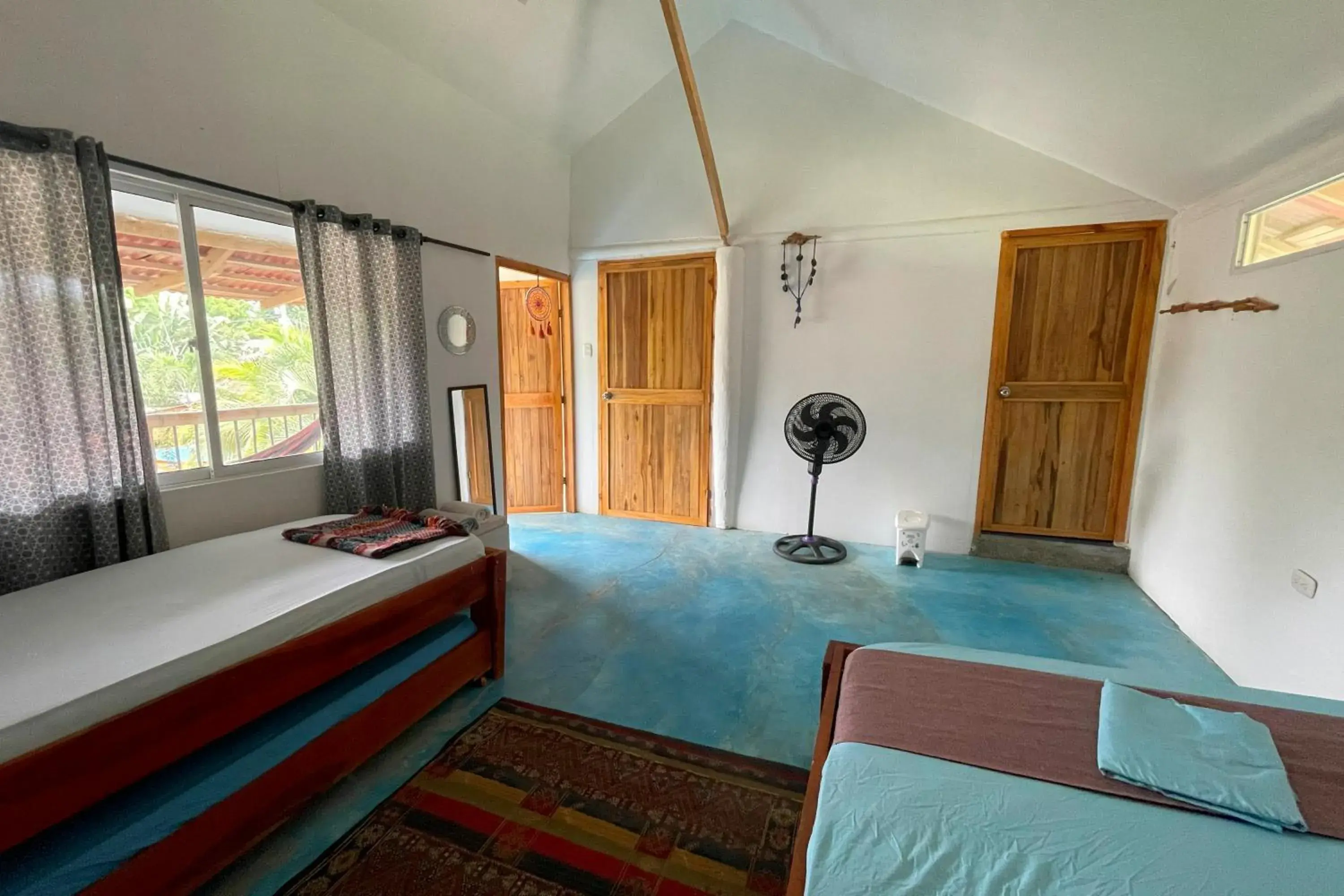 Quadruple Room with Bathroom - single occupancy in El Zoo Hostel, Bar & Pool Quadruple Room with Bathroom - single occupancy in El Zoo Hostel, Bar & Pool