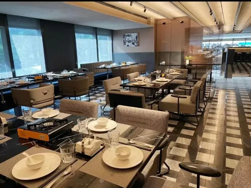 Restaurant/places to eat in The Clouds Apartment Restaurant/places to eat in The Clouds Apartment