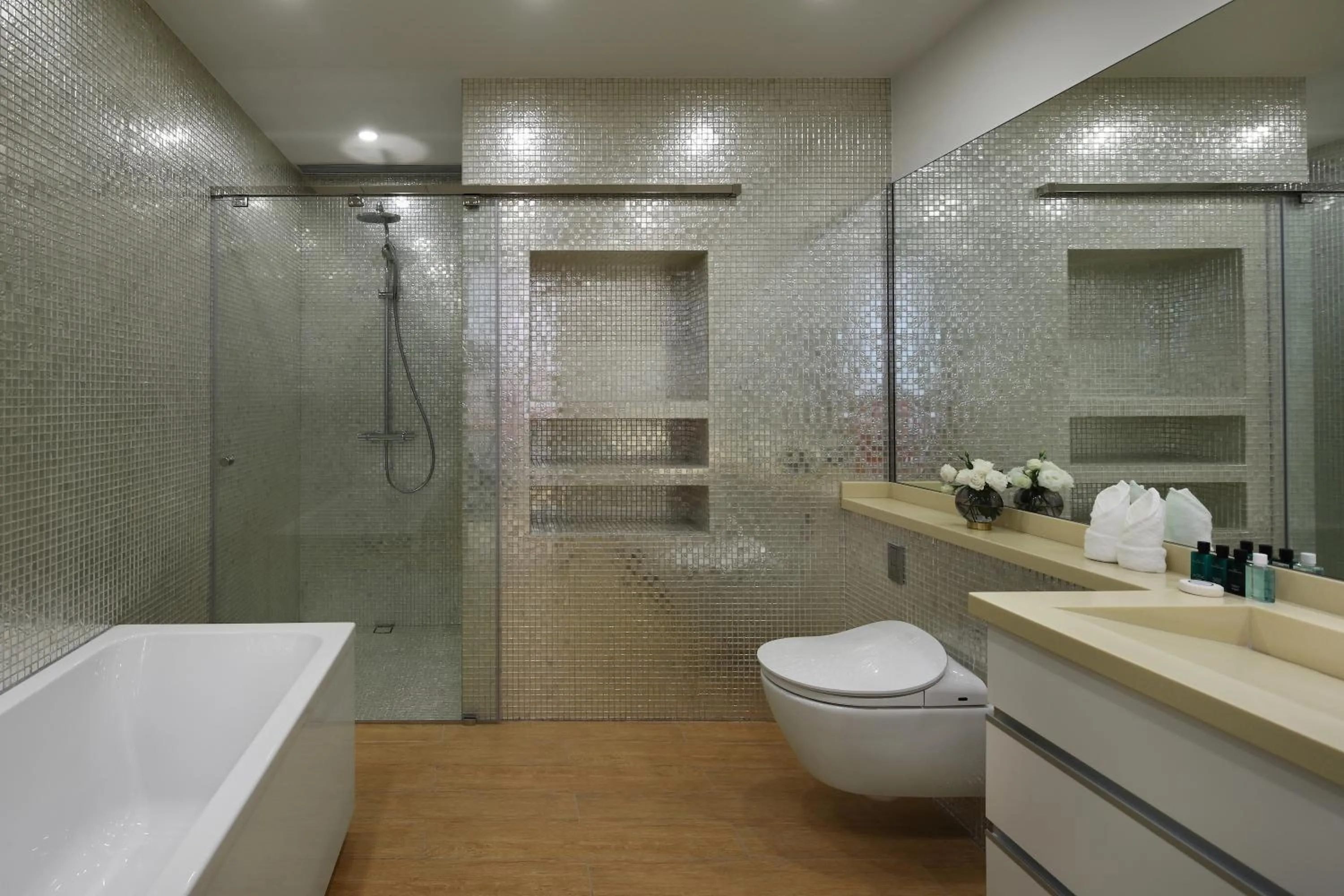 Bath in The Clouds Apartment