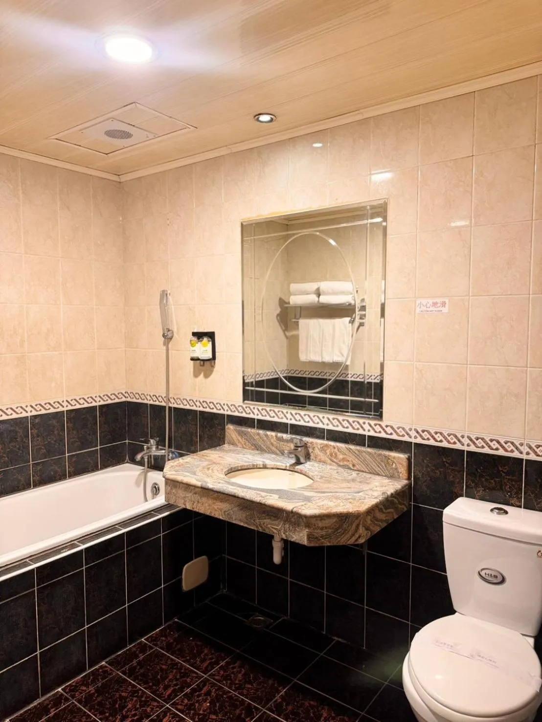 Shower in I Live Motel