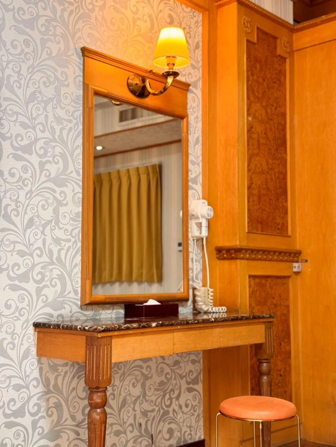 wardrobe in I Live Motel