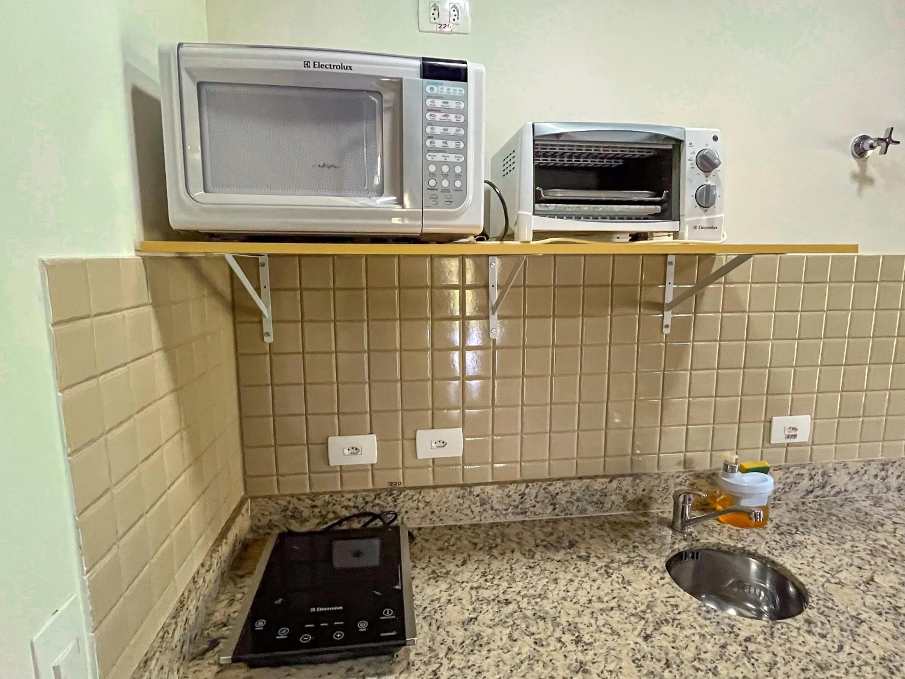 Kitchen or kitchenette in Pousada Victoria Villa By Nacional Inn - A 800 metros da Vila Capivari