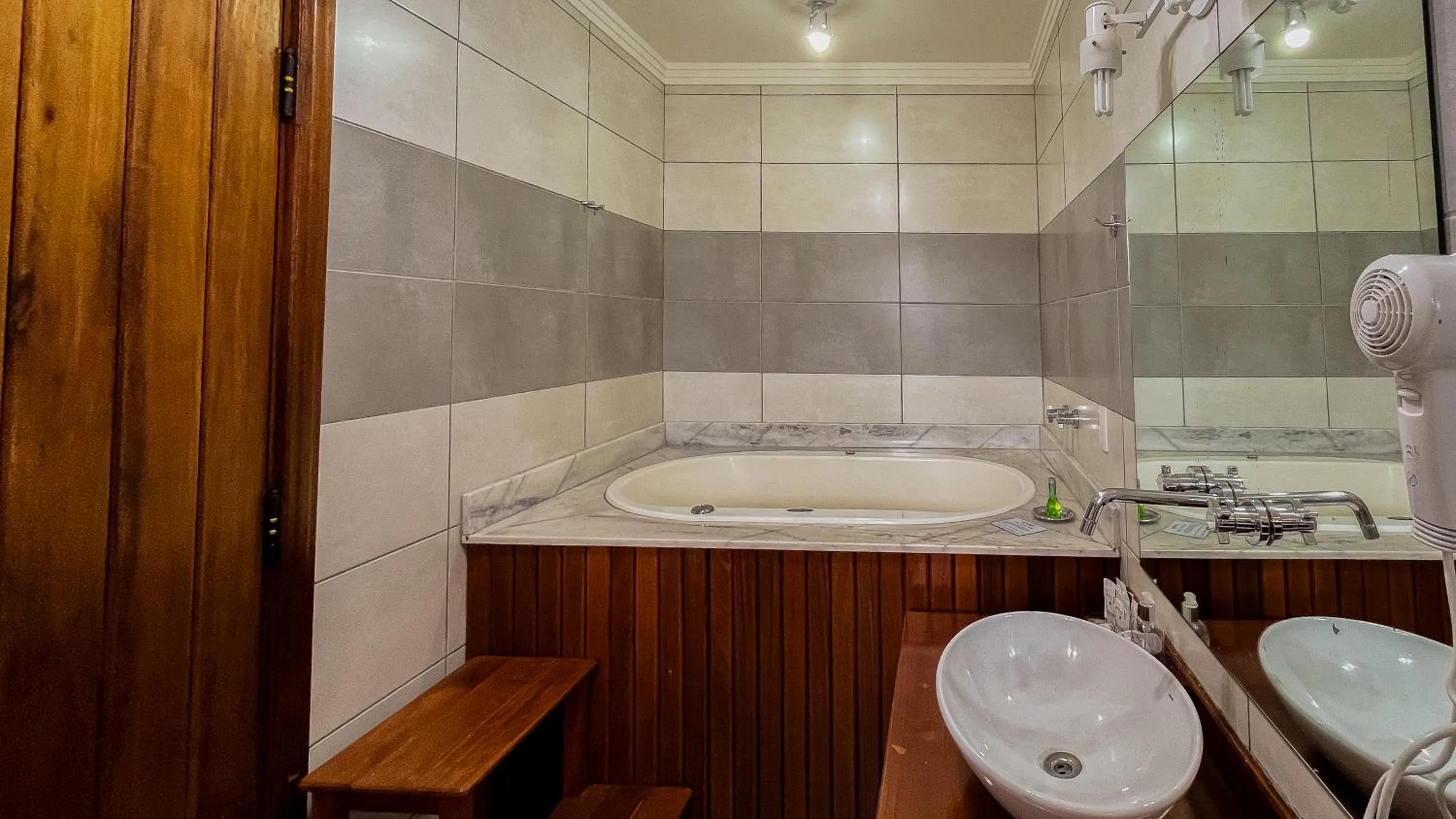 Bathroom in Pousada Victoria Villa By Nacional Inn - A 800 metros da Vila Capivari