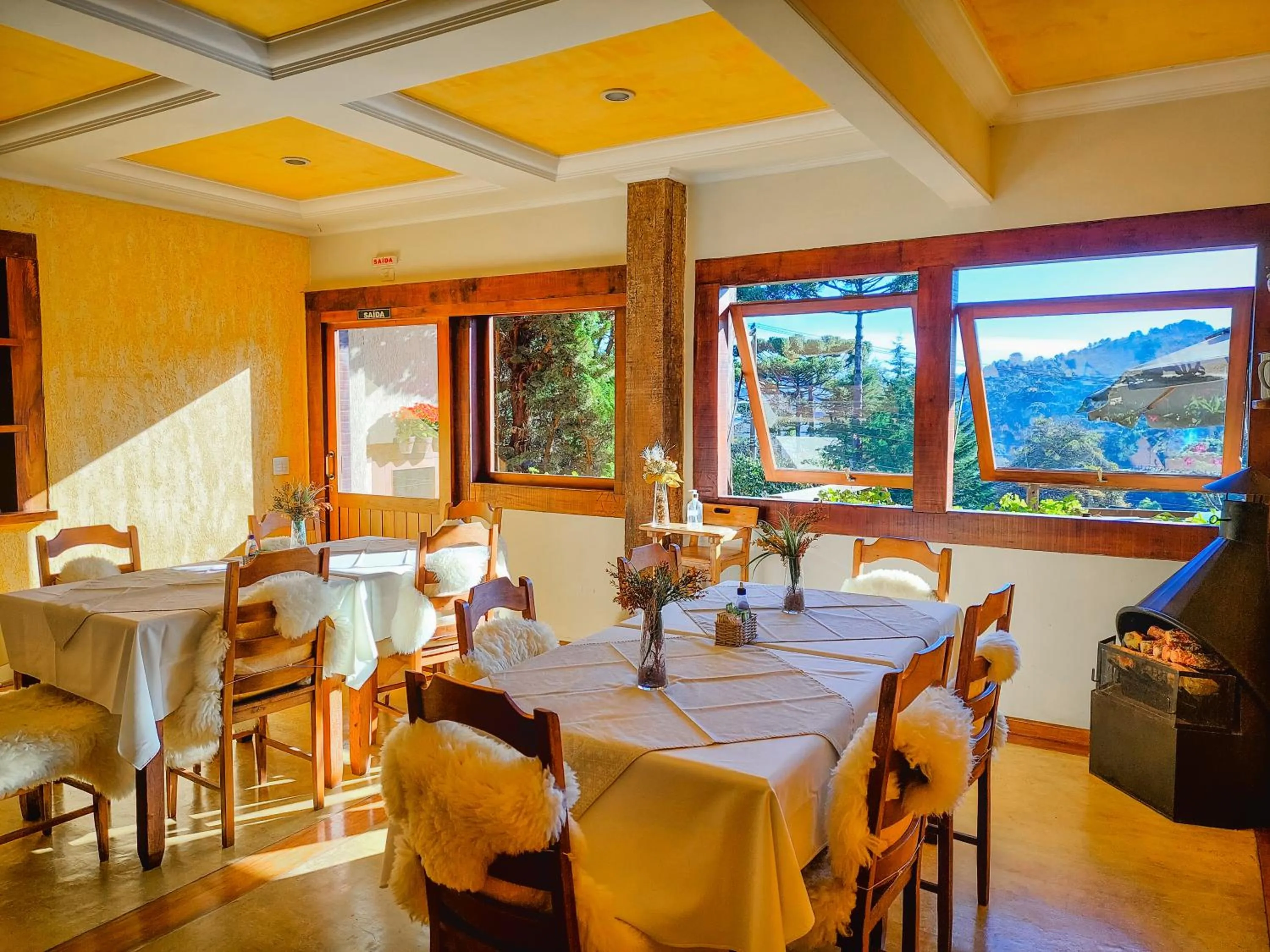 Breakfast in Pousada Victoria Villa By Nacional Inn - A 800 metros da Vila Capivari