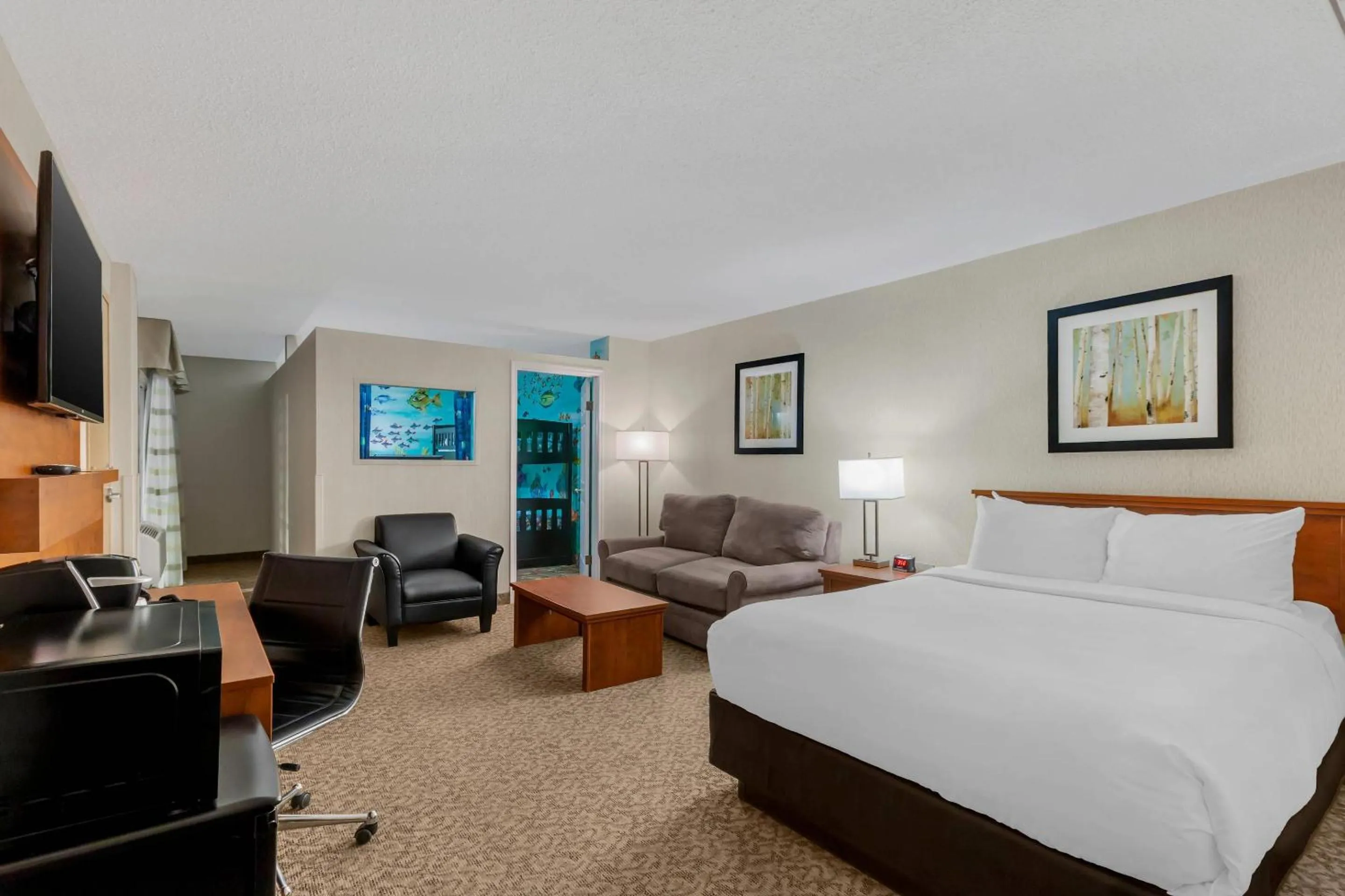 Bedroom, Bed in Clarion Hotel & Suites