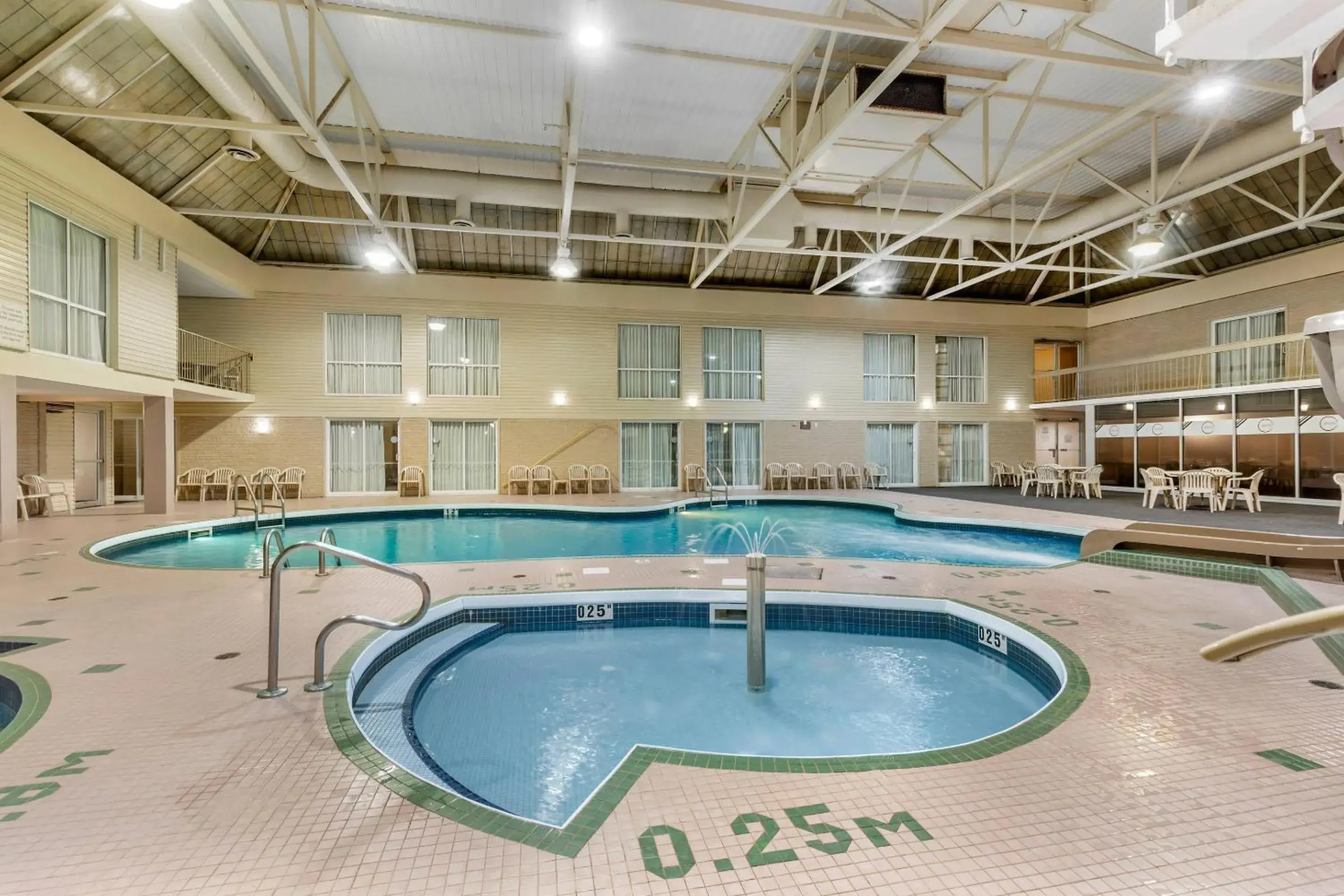 Swimming pool in Clarion Hotel & Suites Swimming pool in Clarion Hotel & Suites