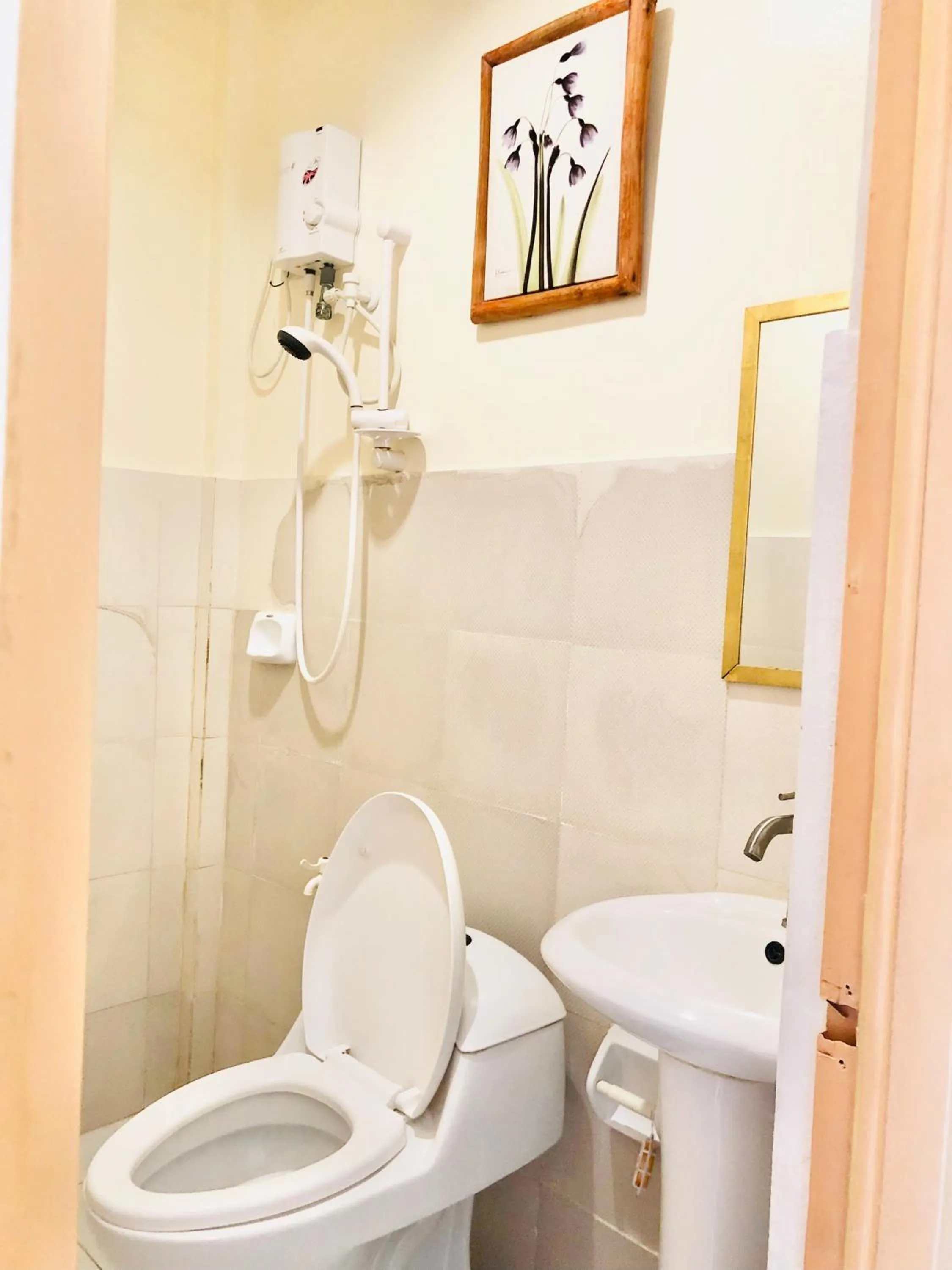 Double Room with Private Bathroom in Lolo Bob's Bed And Breakfast