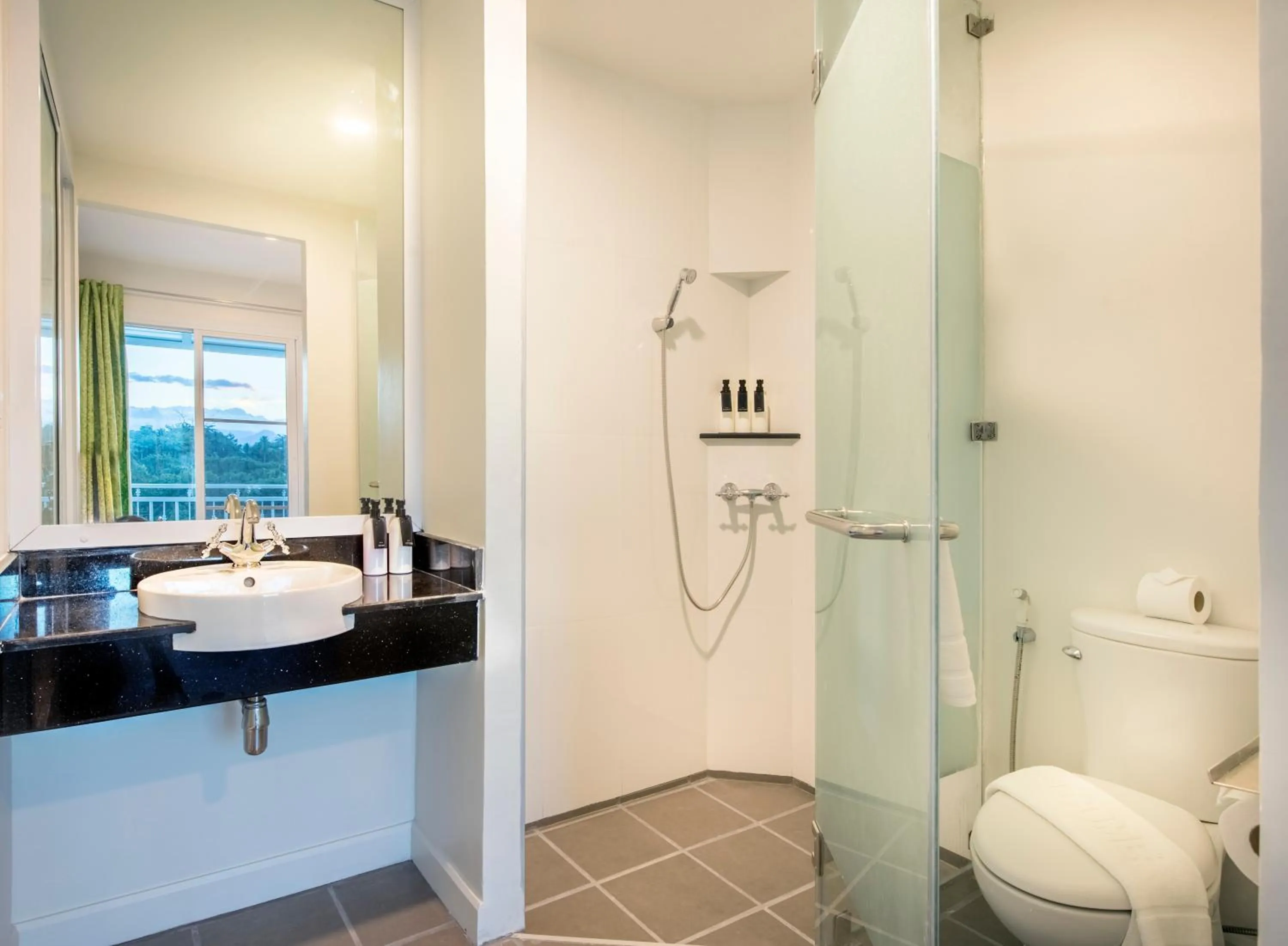 Shower in Chada@Nakhon