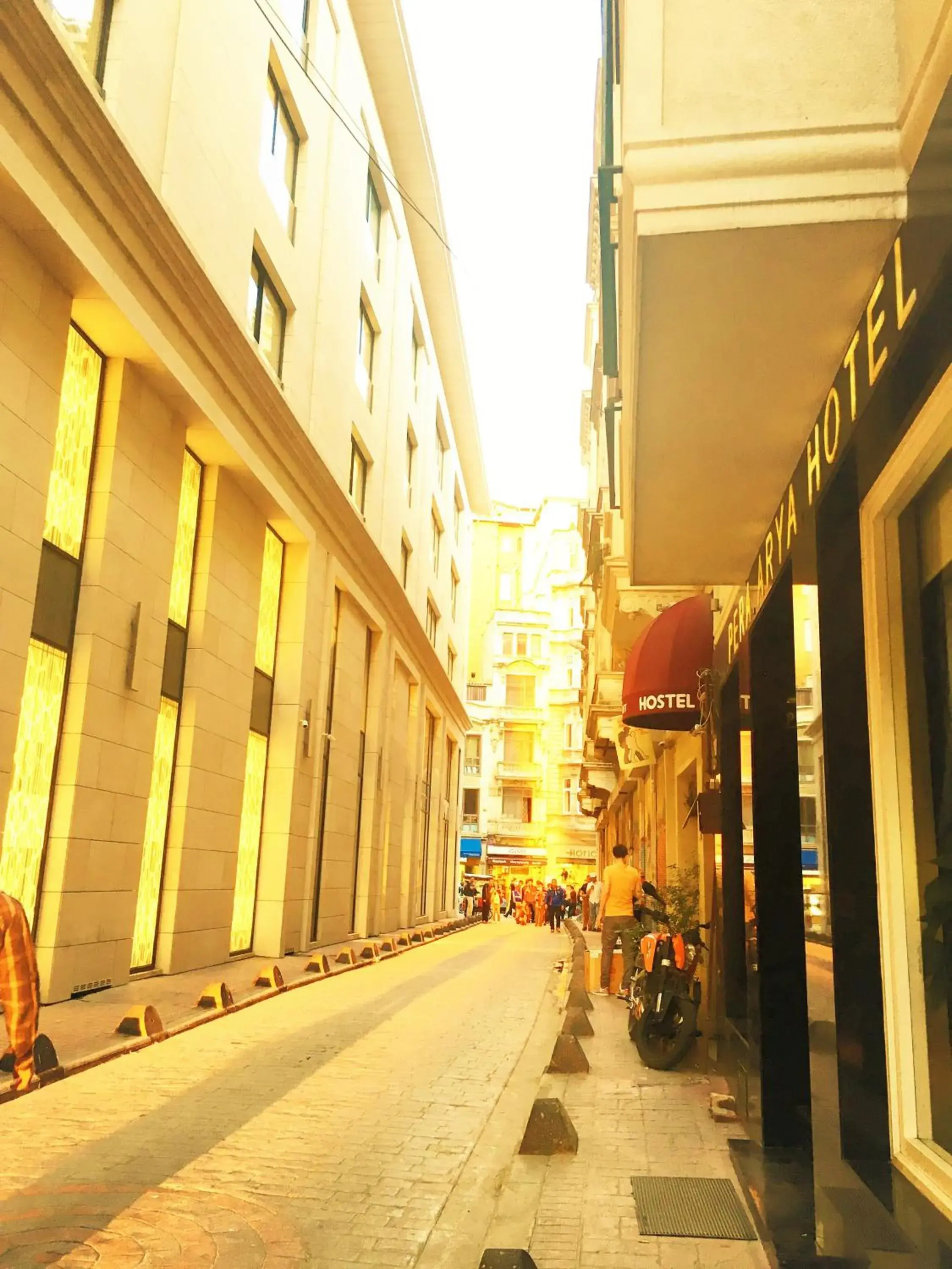 Facade/entrance in Pera Arya Hotel Facade/entrance in Pera Arya Hotel