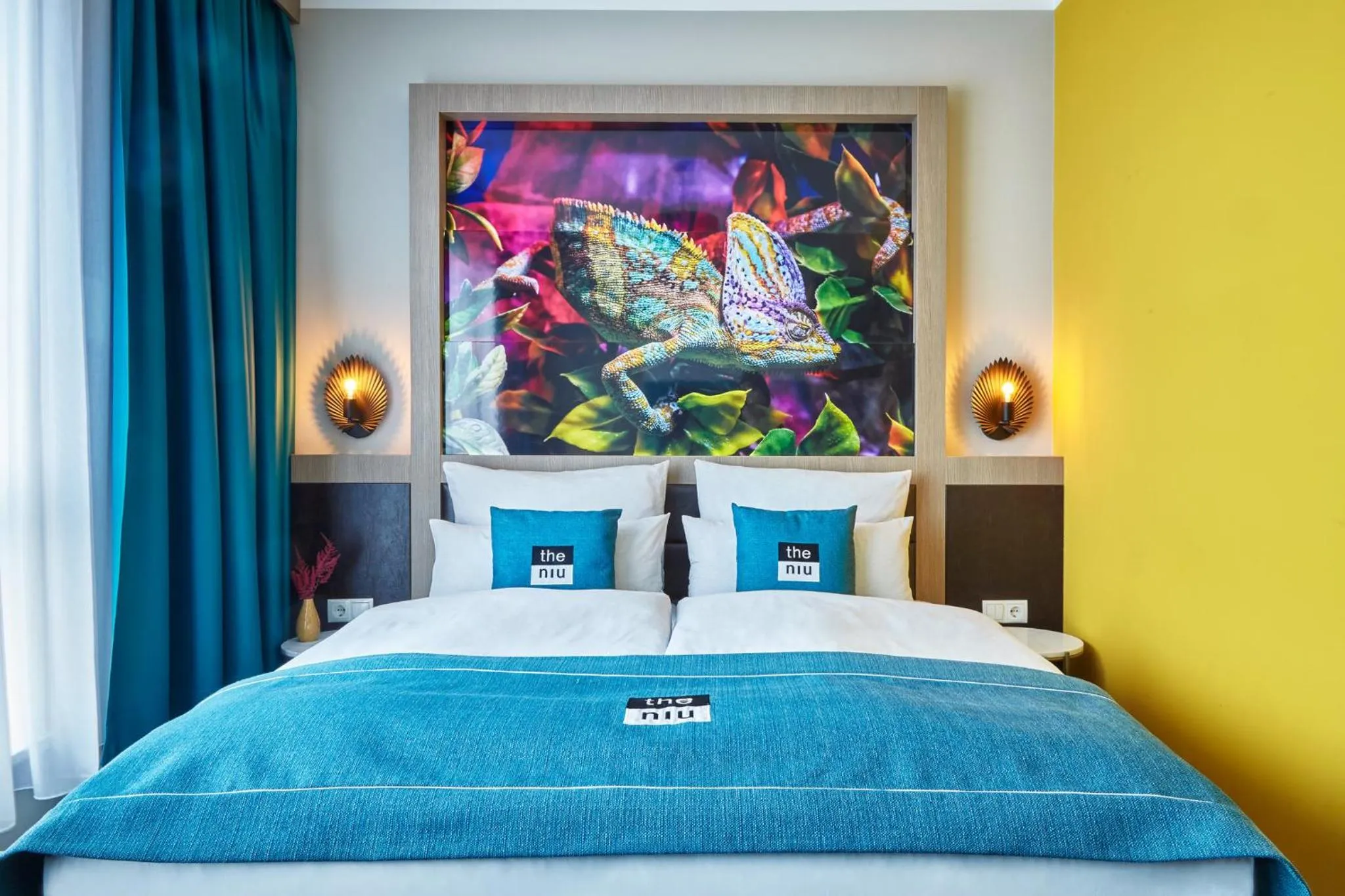 Photo of the whole room, Bed in the niu Fusion