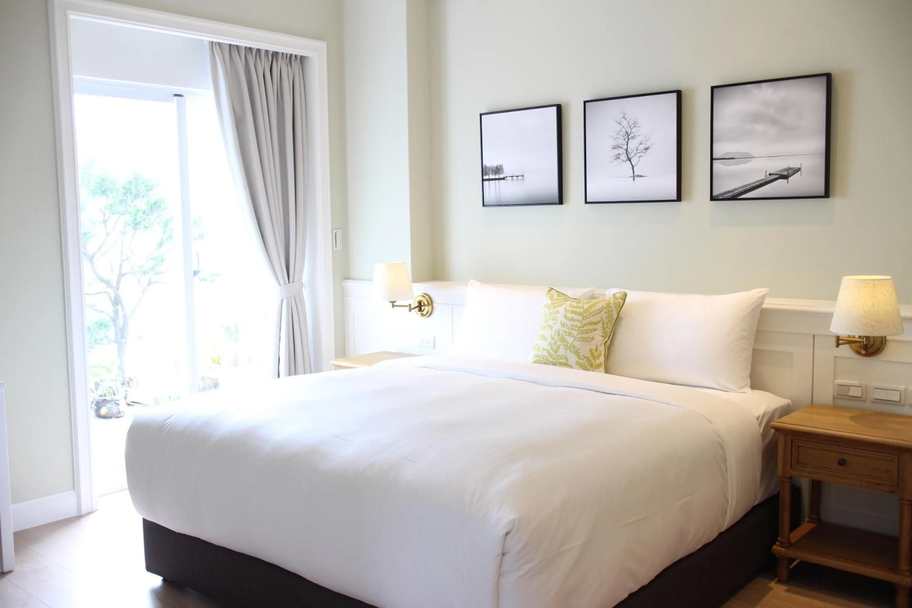 Bed in Notting Leaf B&B