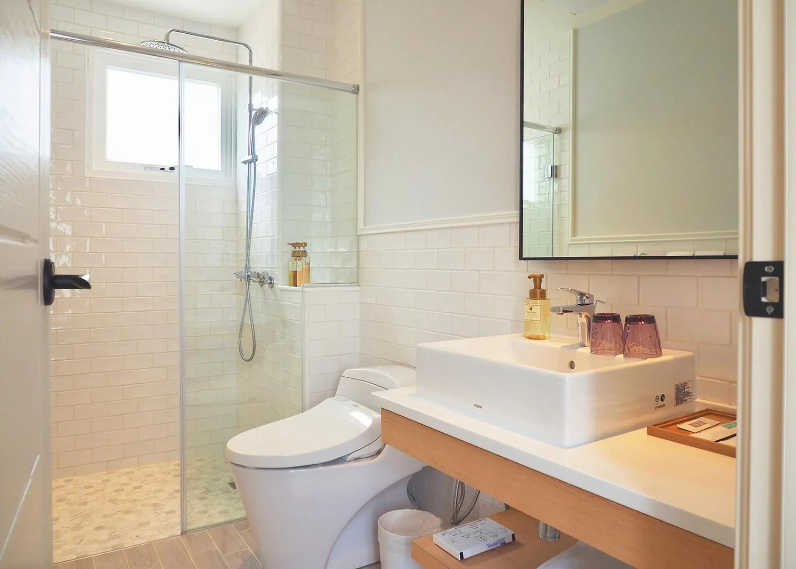 Shower in Notting Leaf B&B