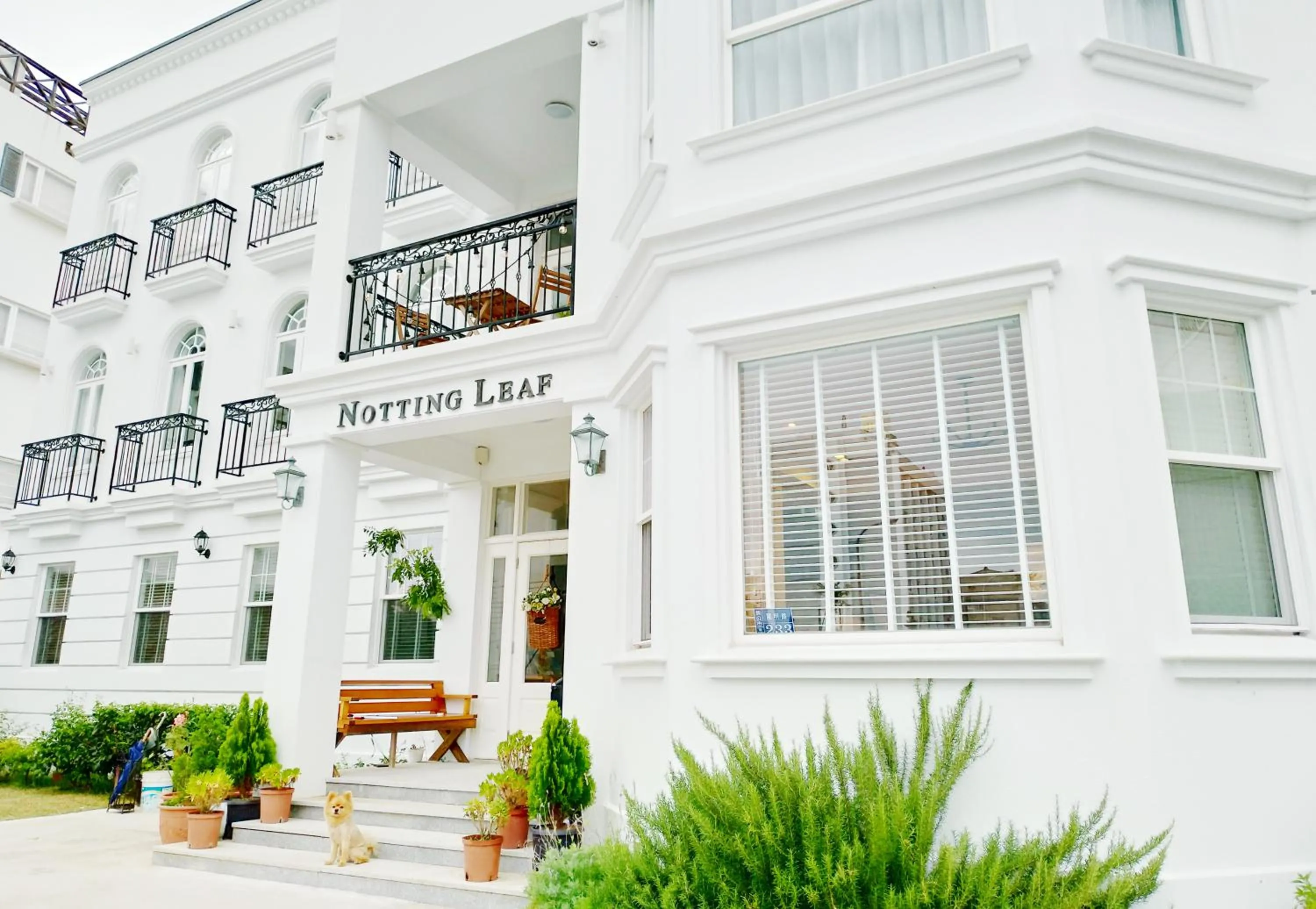 Property building in Notting Leaf B&B