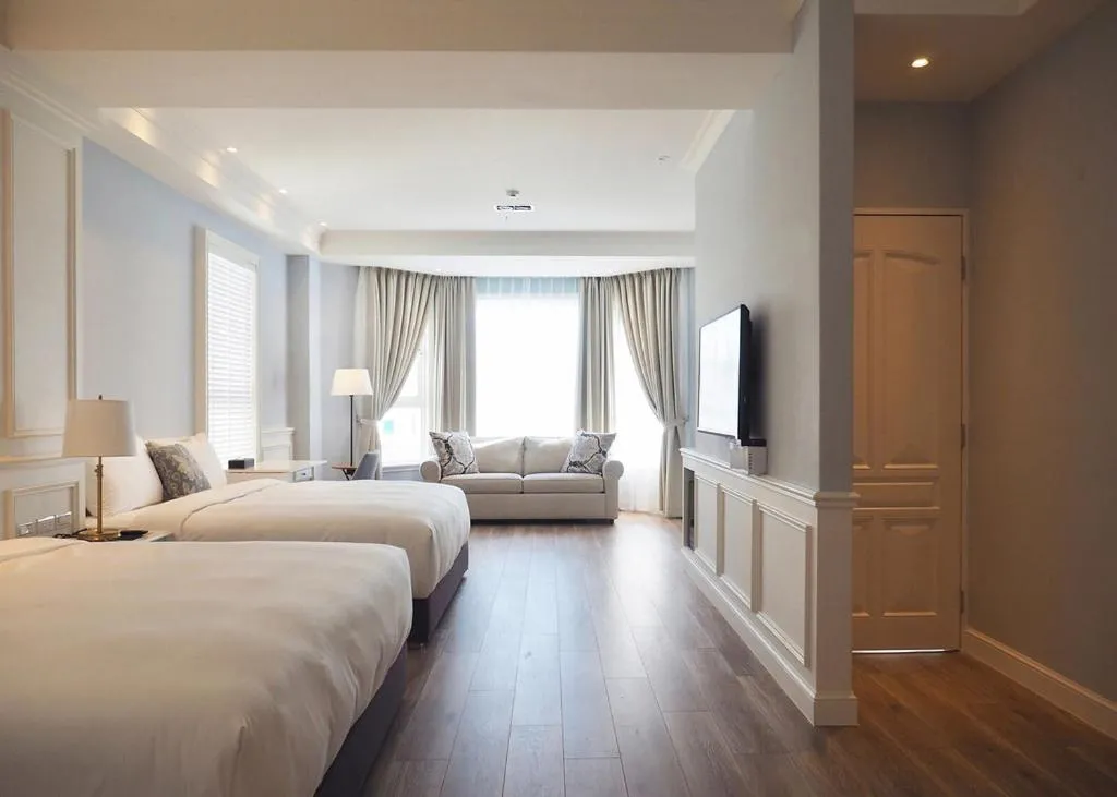 Photo of the whole room, Bed in Notting Leaf B&B