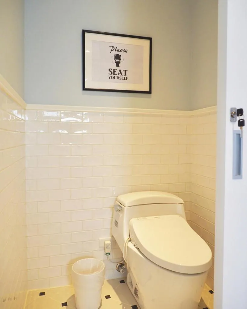 Toilet in Notting Leaf B&B