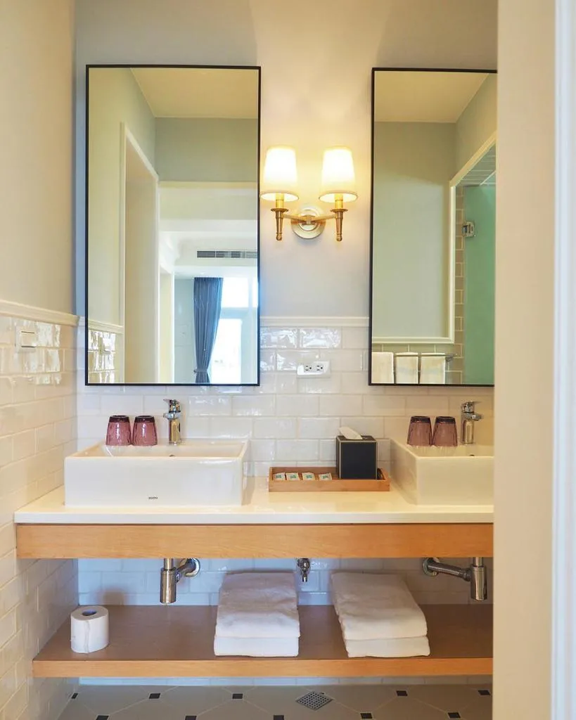 Bathroom in Notting Leaf B&B